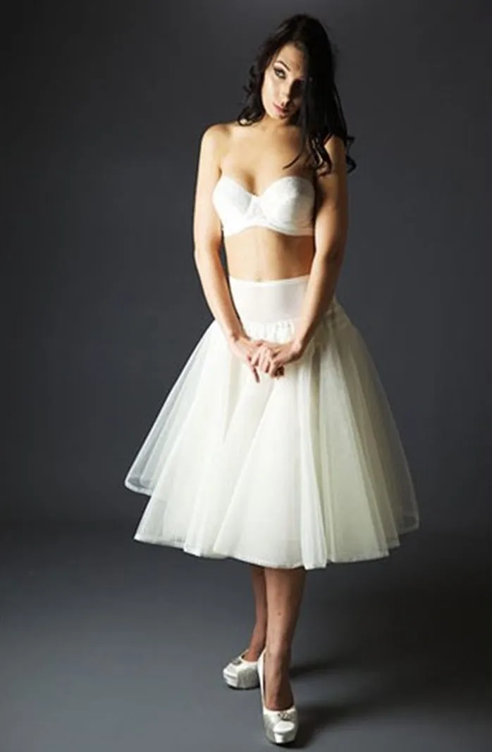 ---Enagua corta de novia para vestidos cortos de boda y ceremonia en tul sin aros--