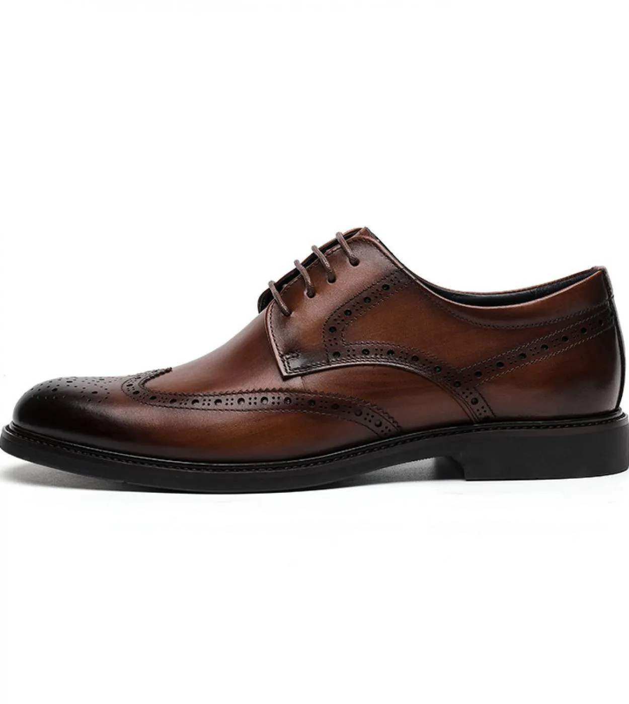 2022 Scarpe da sposa da uomo primaverili Scarpe brogue da uomo britanniche Scarpe eleganti da uomo da uomo in vera pelle Scarpe