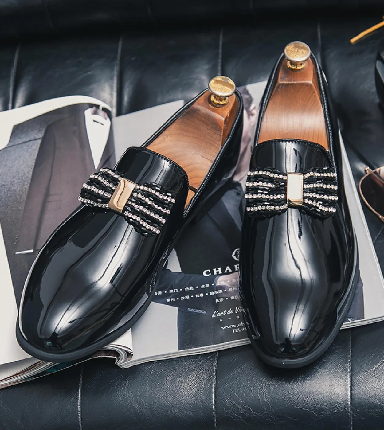 2023 Abito da sera Scarpe casual Scarpe lucide Marchio di lusso Slip On Mocassini formali Mocassini Uomo italiano Piatto Comodo