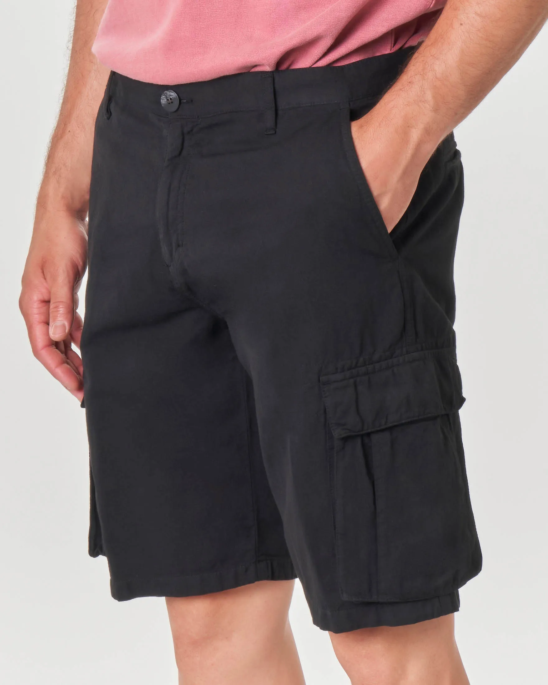 Bermuda cargo nero in misto cotone e lino