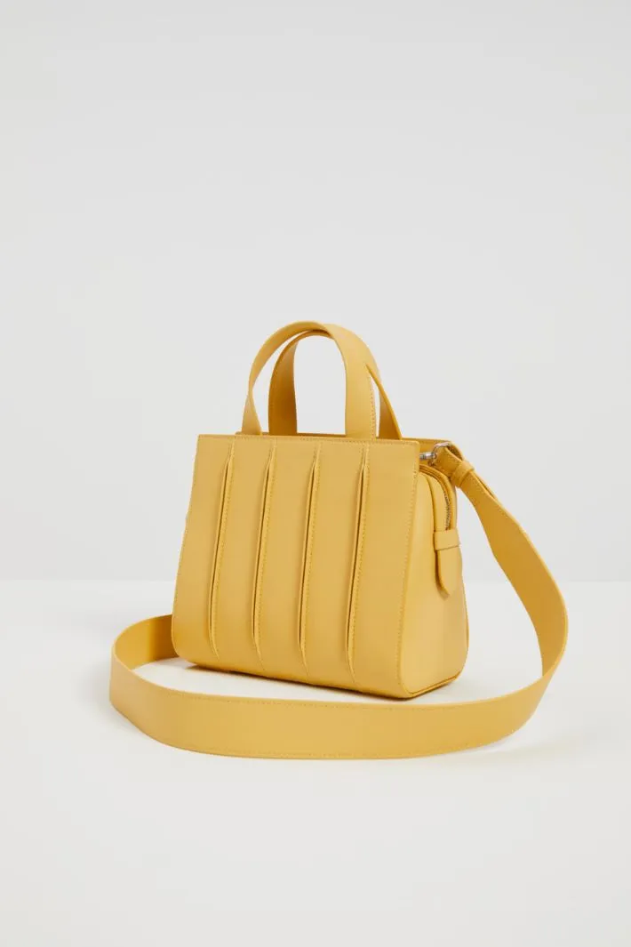 Borsa con dettagli a rilievo