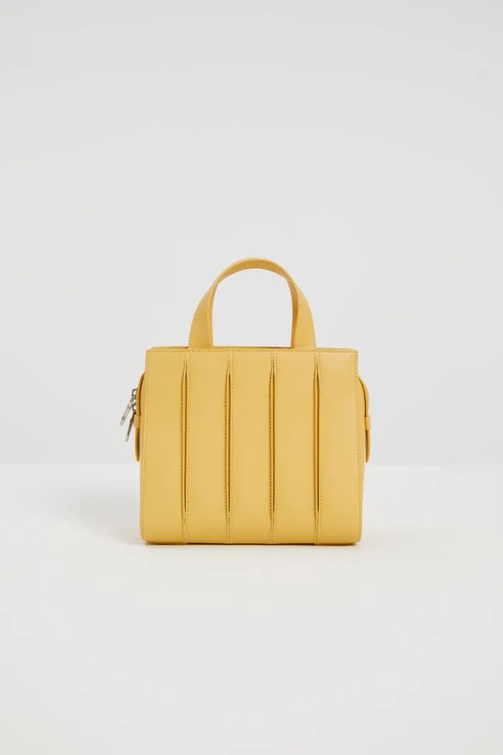 Borsa con dettagli a rilievo