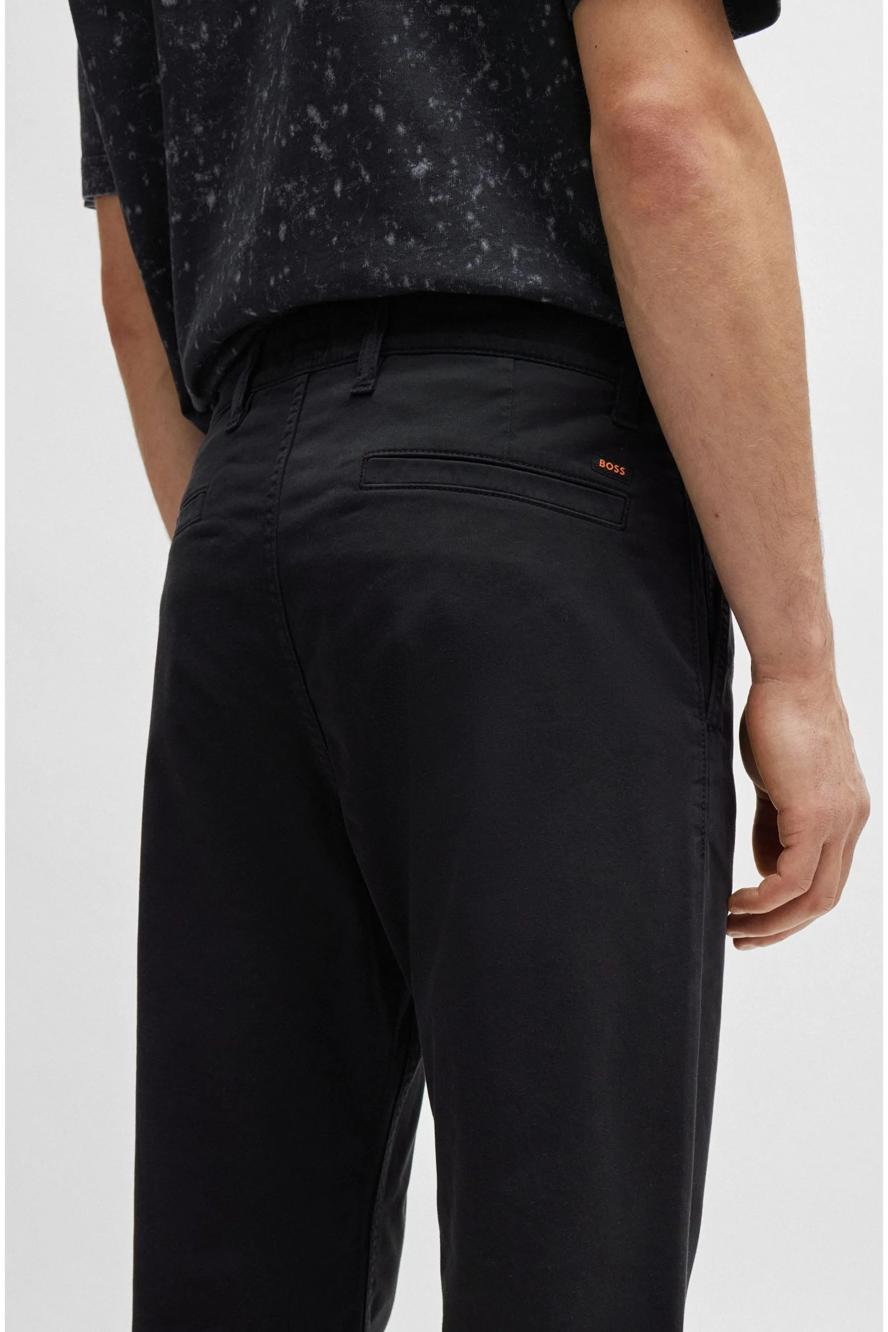 BOSS - Pantaloni chino in cotone elasticizzato Satin stretti in fondo