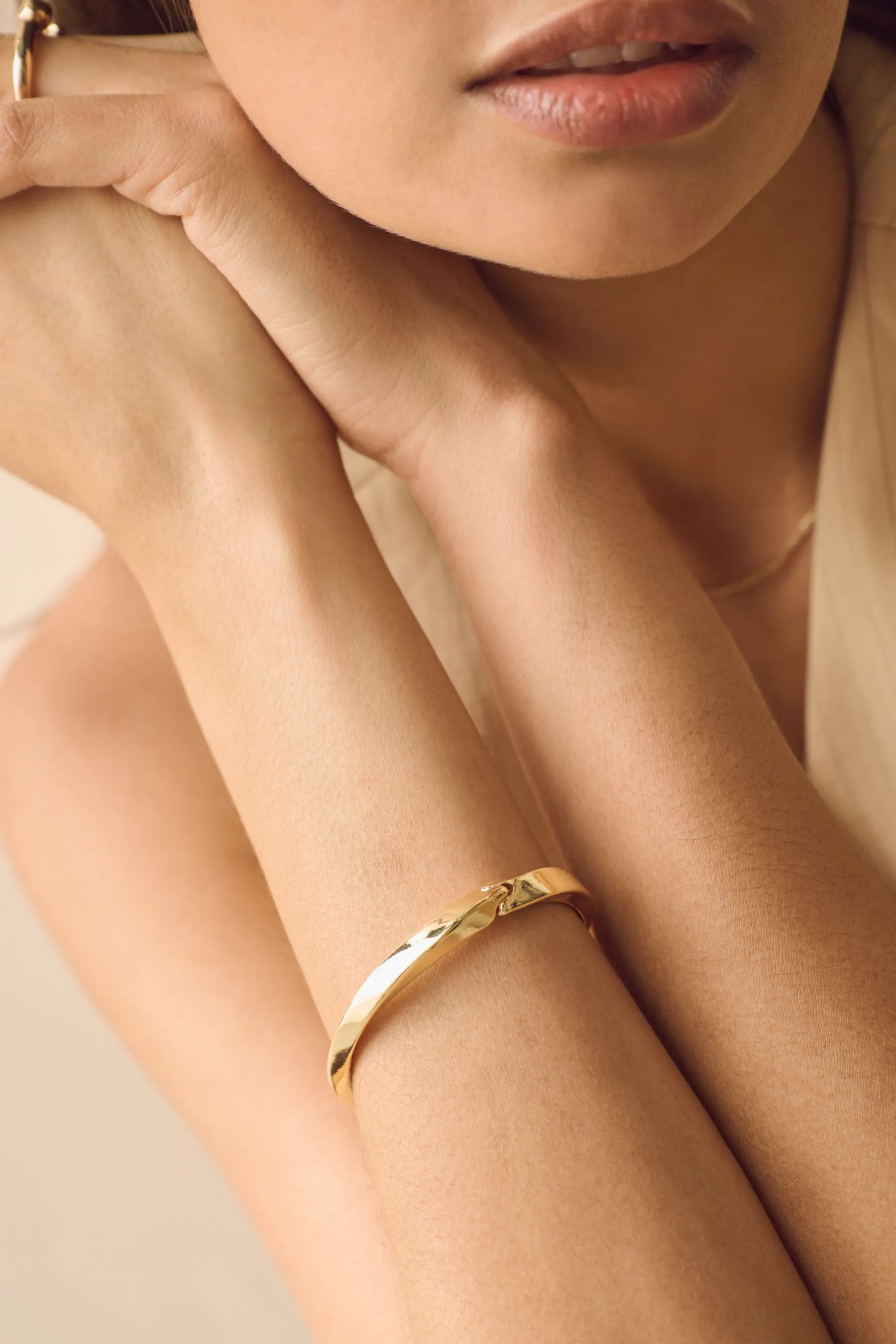 Bracciale intrecciato in zinco riciclato