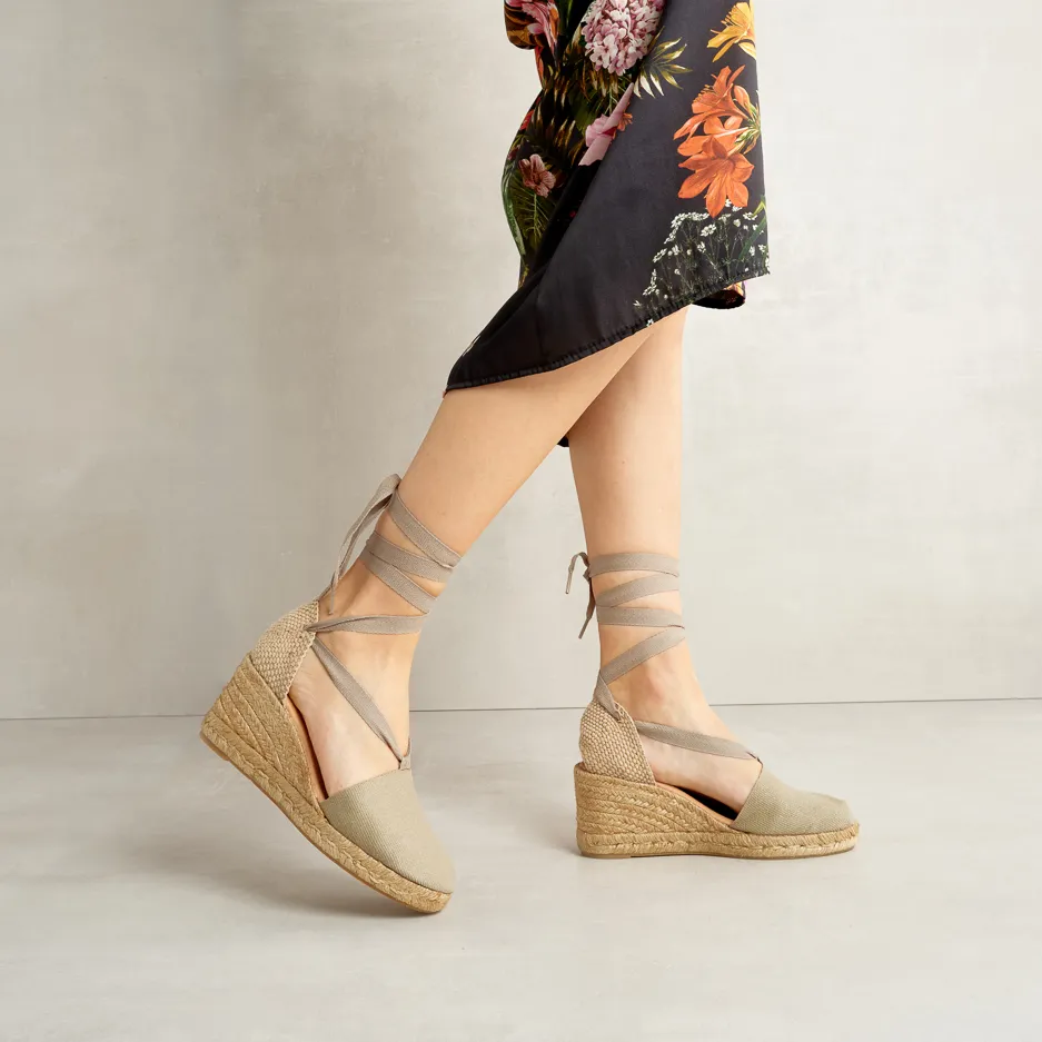 Campesina Lace Up