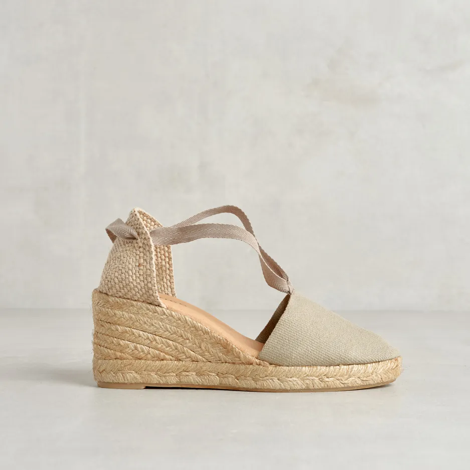 Campesina Lace Up