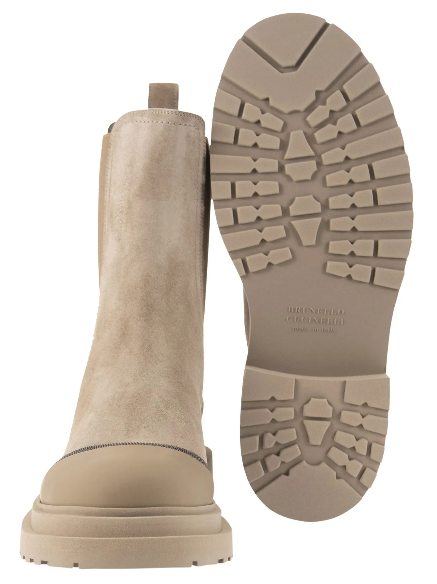 Chelsea boot in camoscio con “Precious Detail”