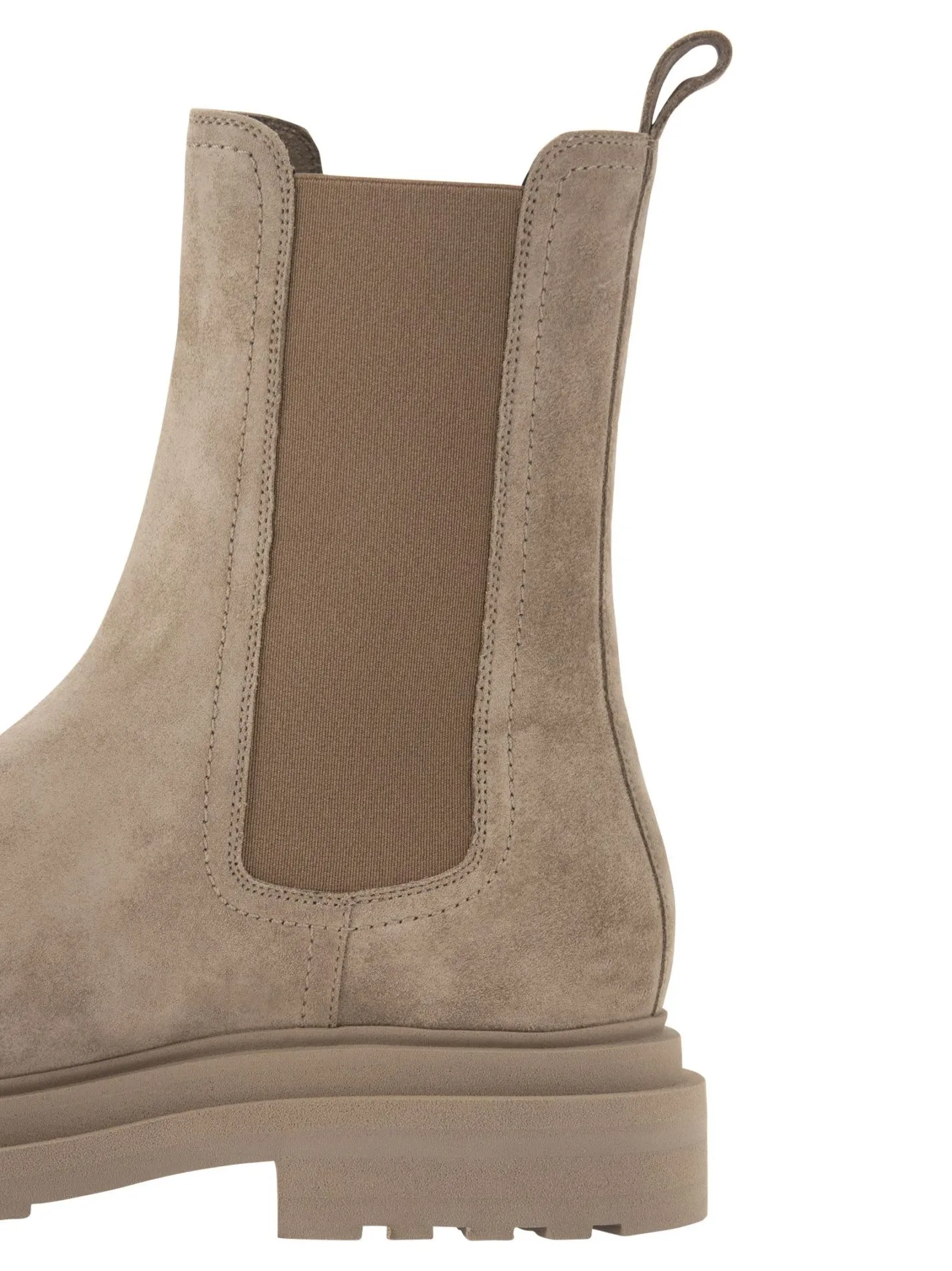 Chelsea boot in camoscio con “Precious Detail”