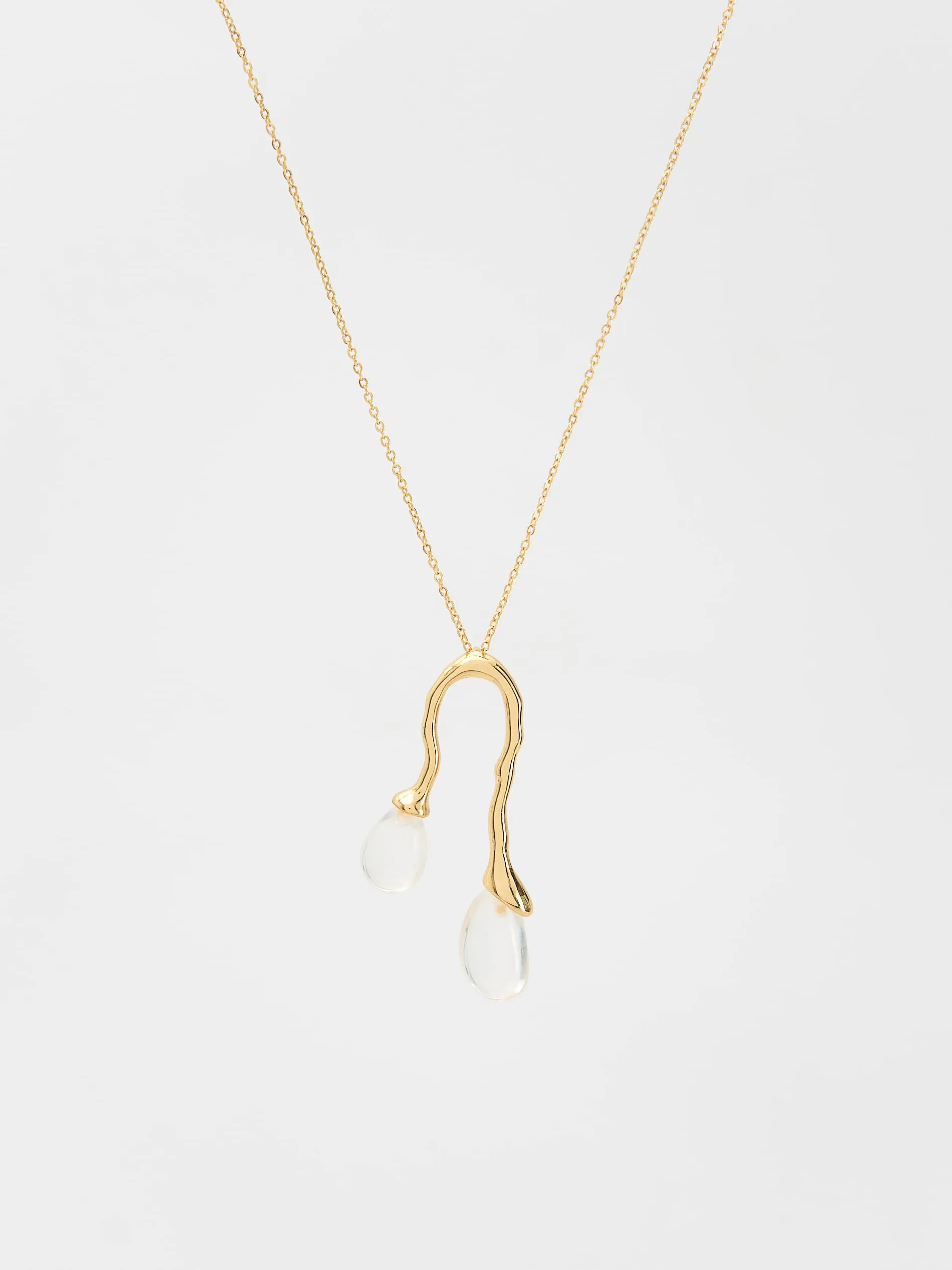 Collana color oro con ciondolo