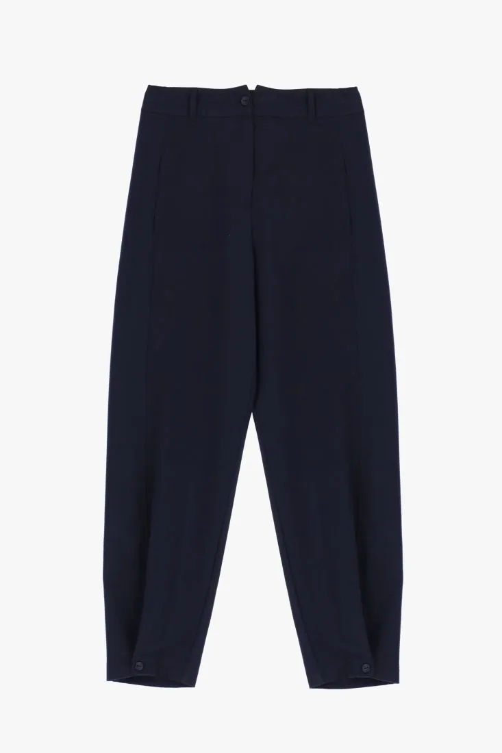  Cropped trousers with medium rise and buttons    