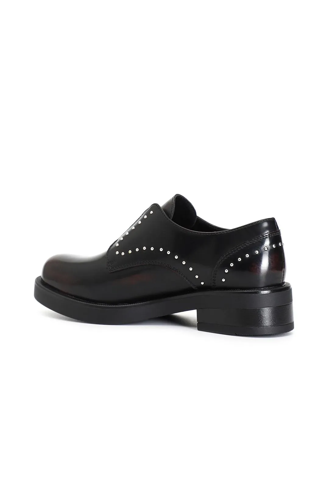 derby donna in similpelle spazzolata con borchie bordeaux
