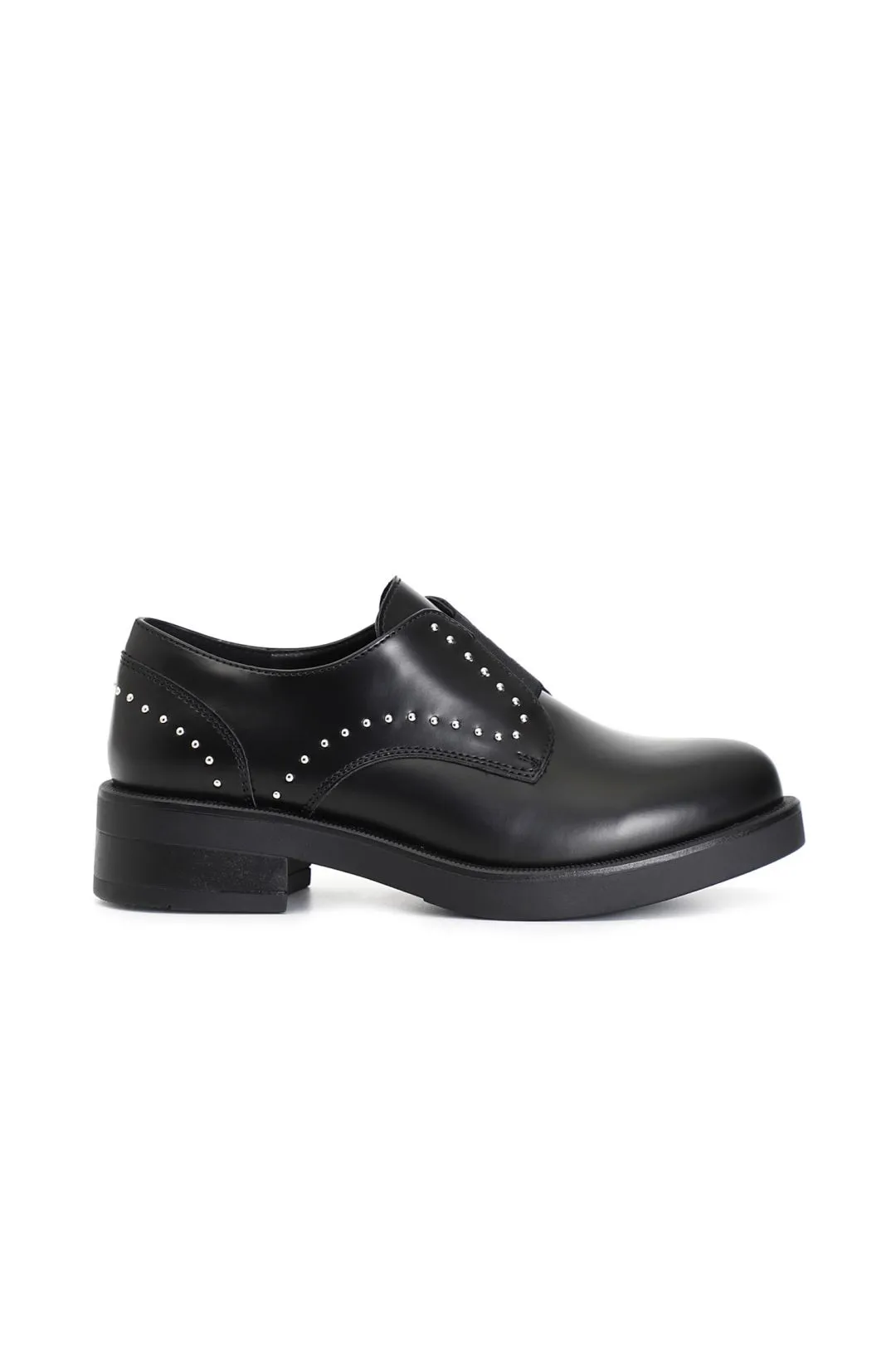 derby donna in similpelle spazzolata con borchie nero