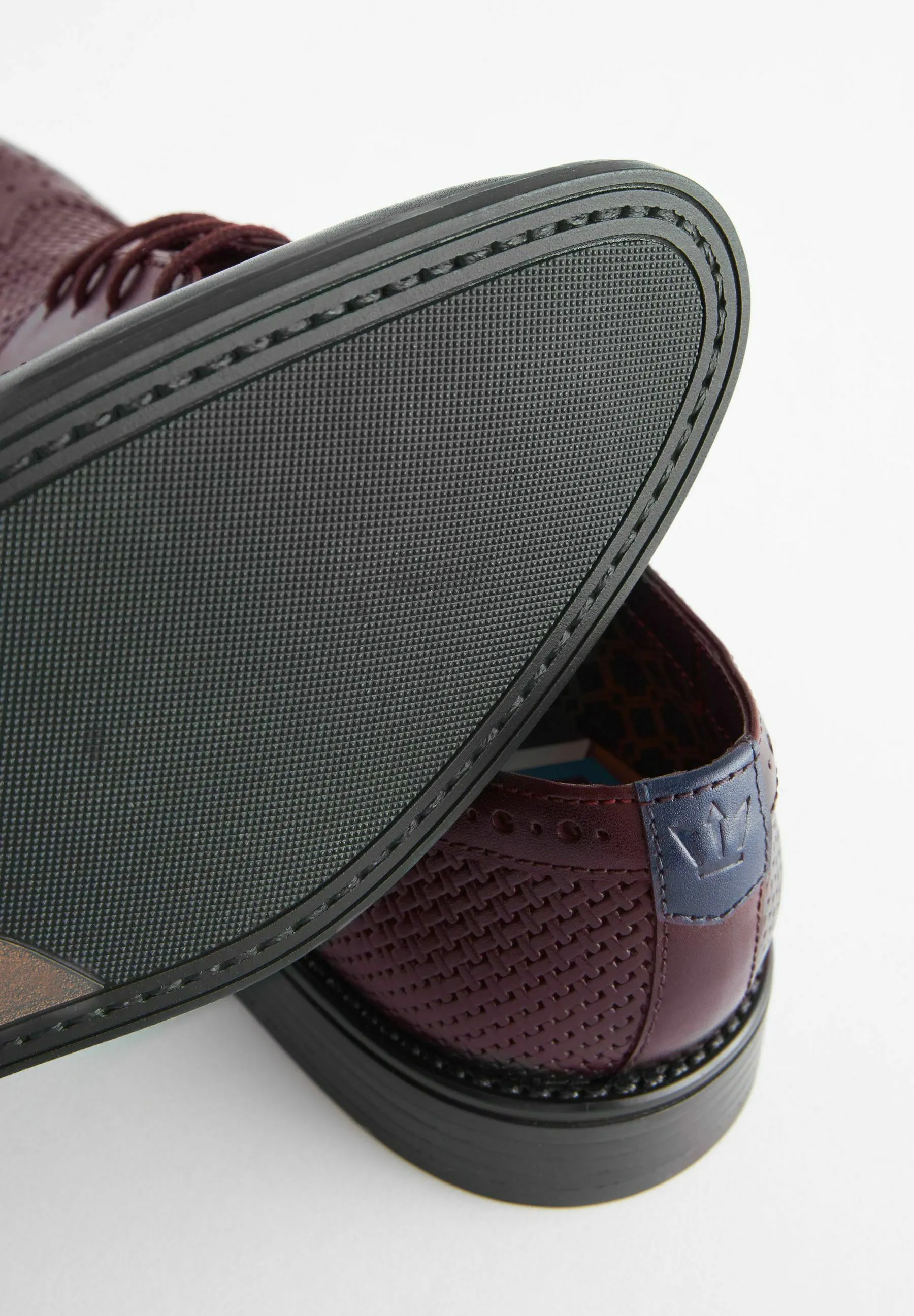 EMBOSSED BROGUE - Stringate eleganti