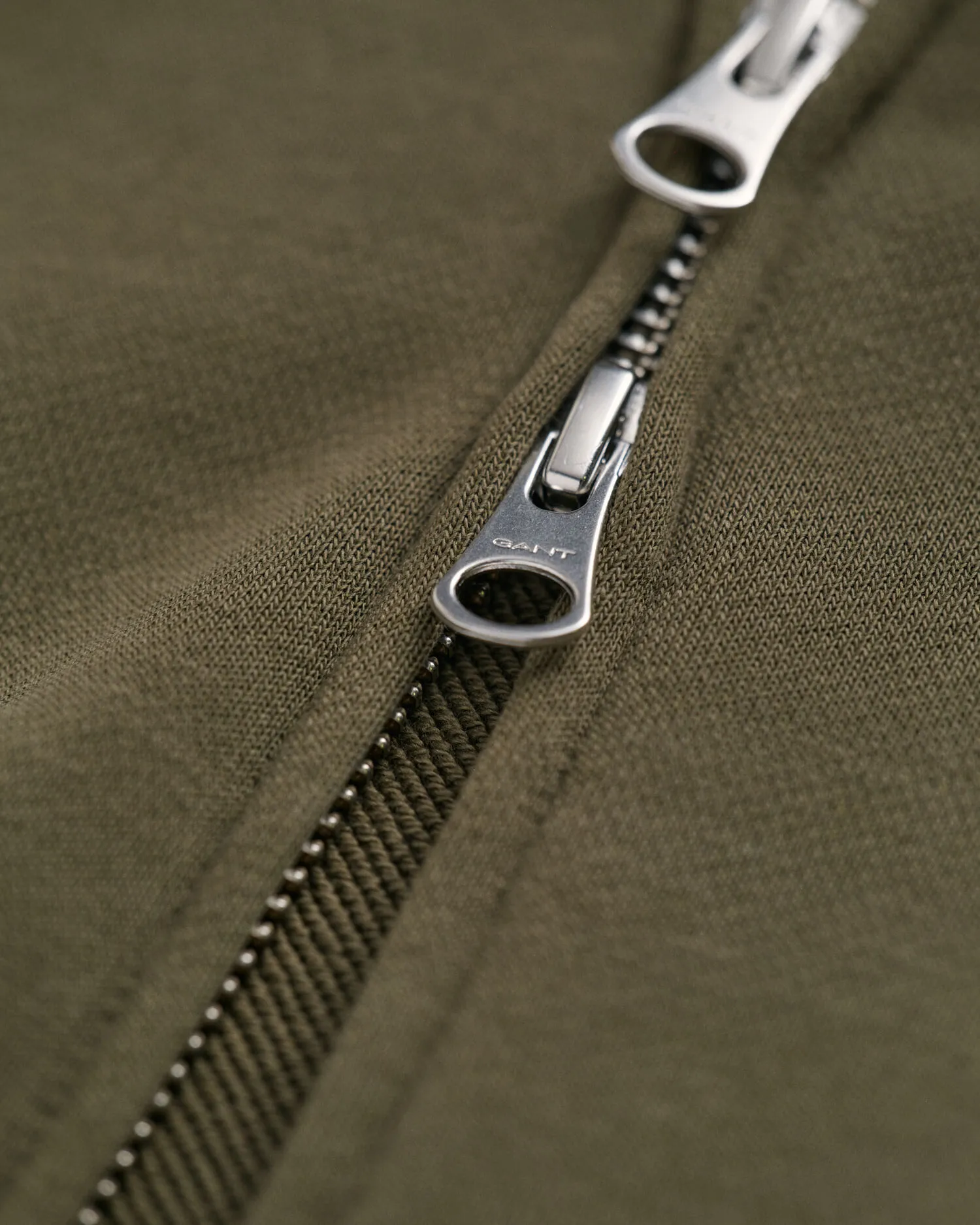 Felpa Shield con zip    
