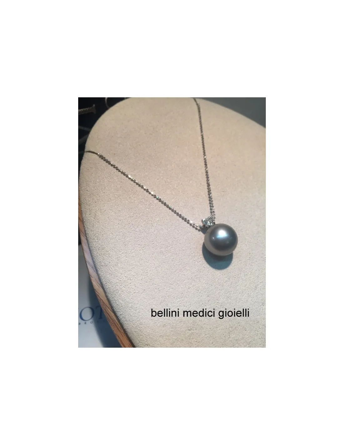 Girocollo MIKIMOTO con perla grigia e diamante a cuore