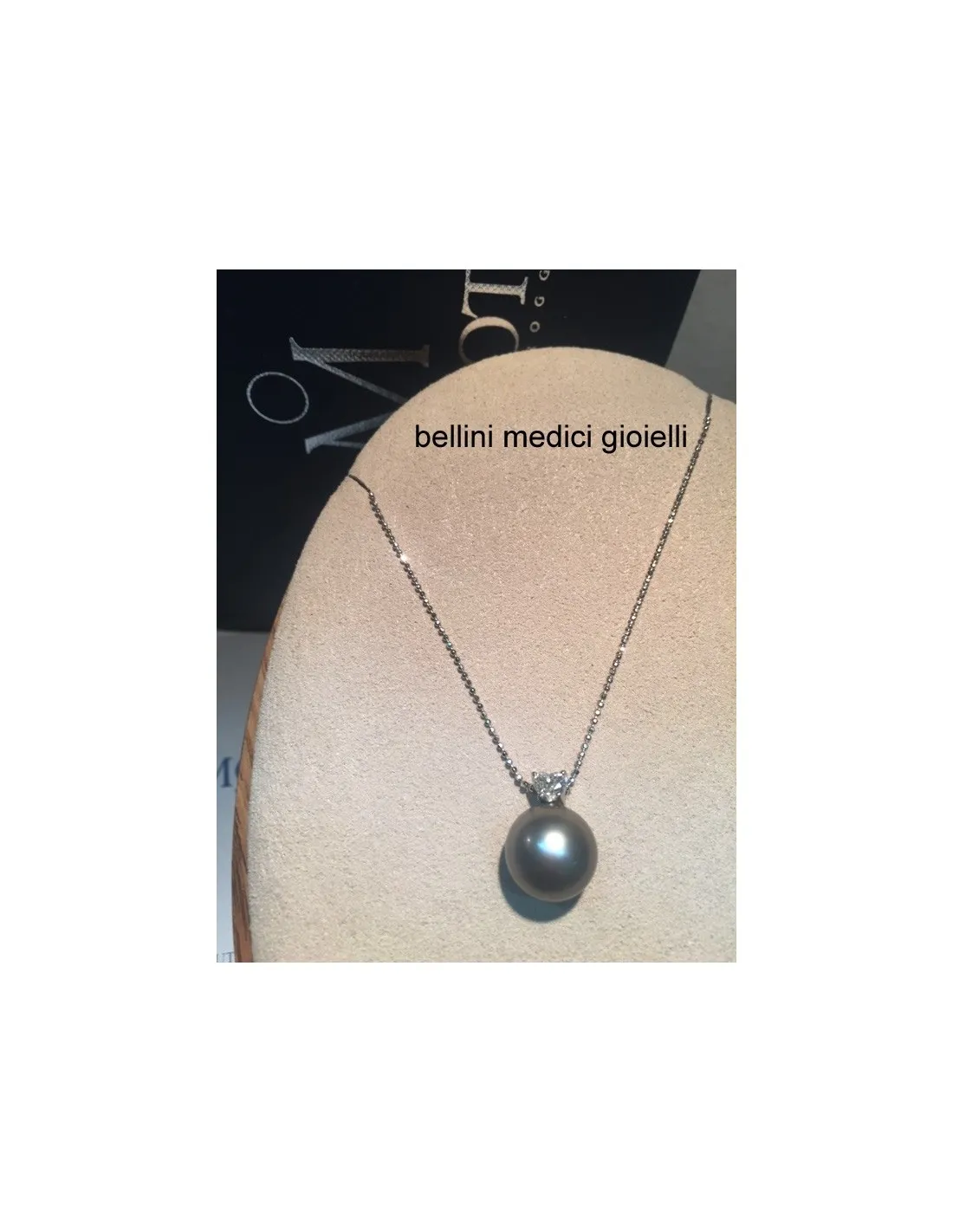 Girocollo MIKIMOTO con perla grigia e diamante a cuore