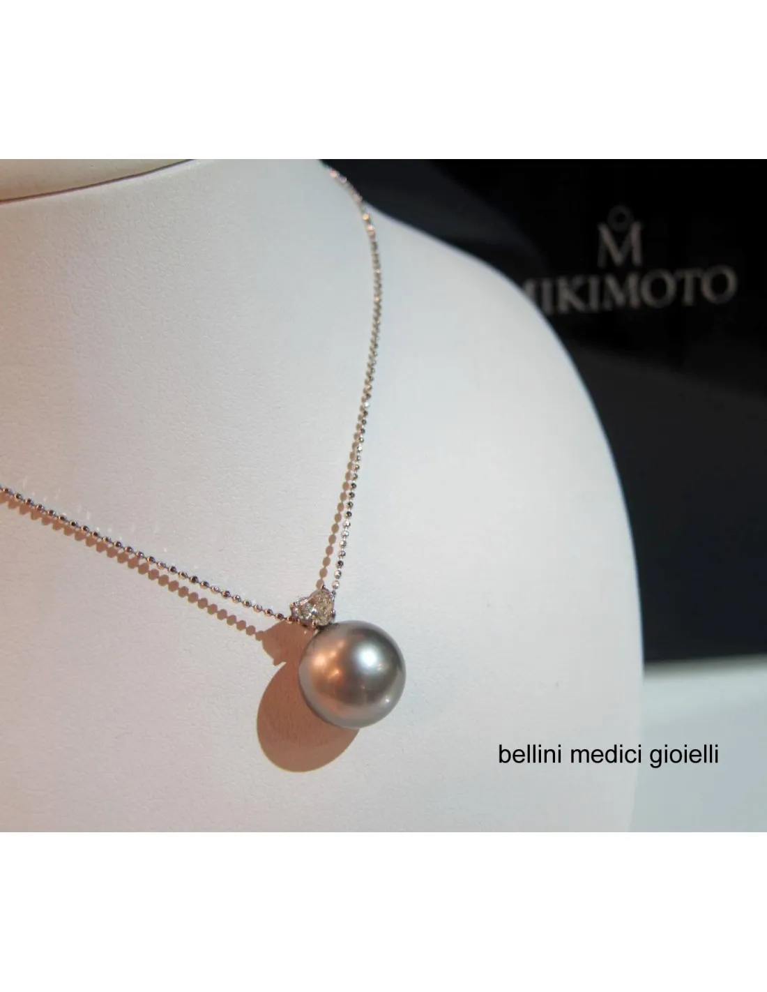 Girocollo MIKIMOTO con perla grigia e diamante a cuore