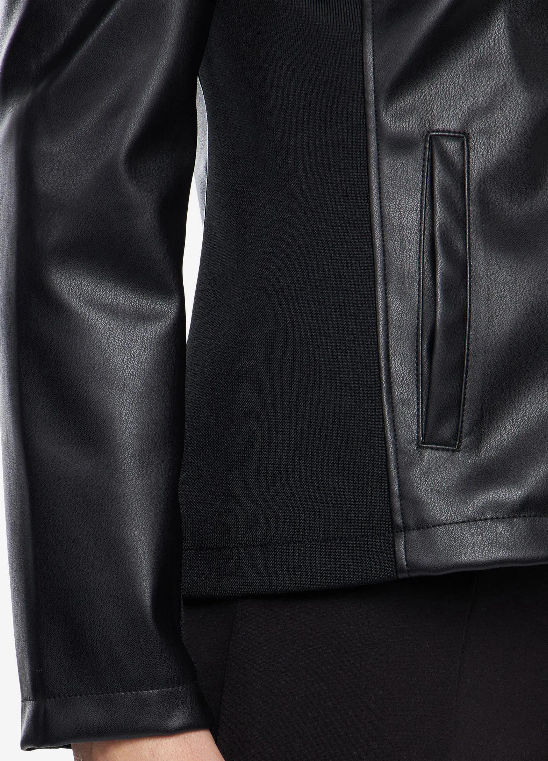 Giubbino in ecopelle con inserti laterali donna