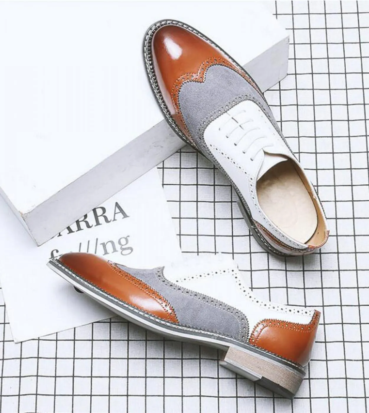 Grandi dimensioni New Fashion Men Brogue Business Scarpe eleganti da uomo Scarpe da sposa in pelle scamosciata Oxfords Scarpe a