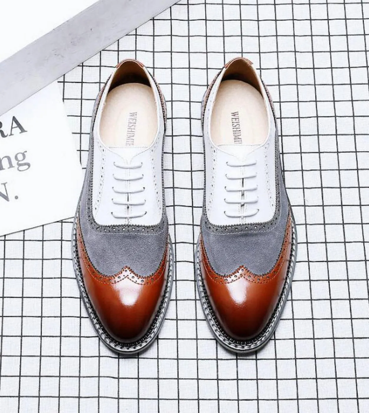 Grandi dimensioni New Fashion Men Brogue Business Scarpe eleganti da uomo Scarpe da sposa in pelle scamosciata Oxfords Scarpe a