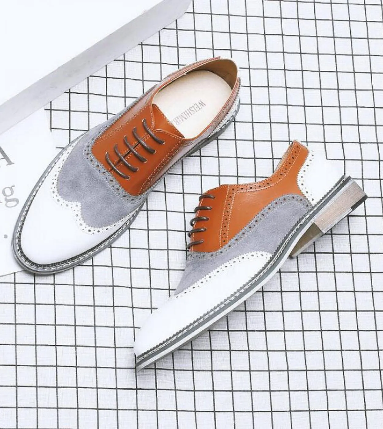 Grandi dimensioni New Fashion Men Brogue Business Scarpe eleganti da uomo Scarpe da sposa in pelle scamosciata Oxfords Scarpe a