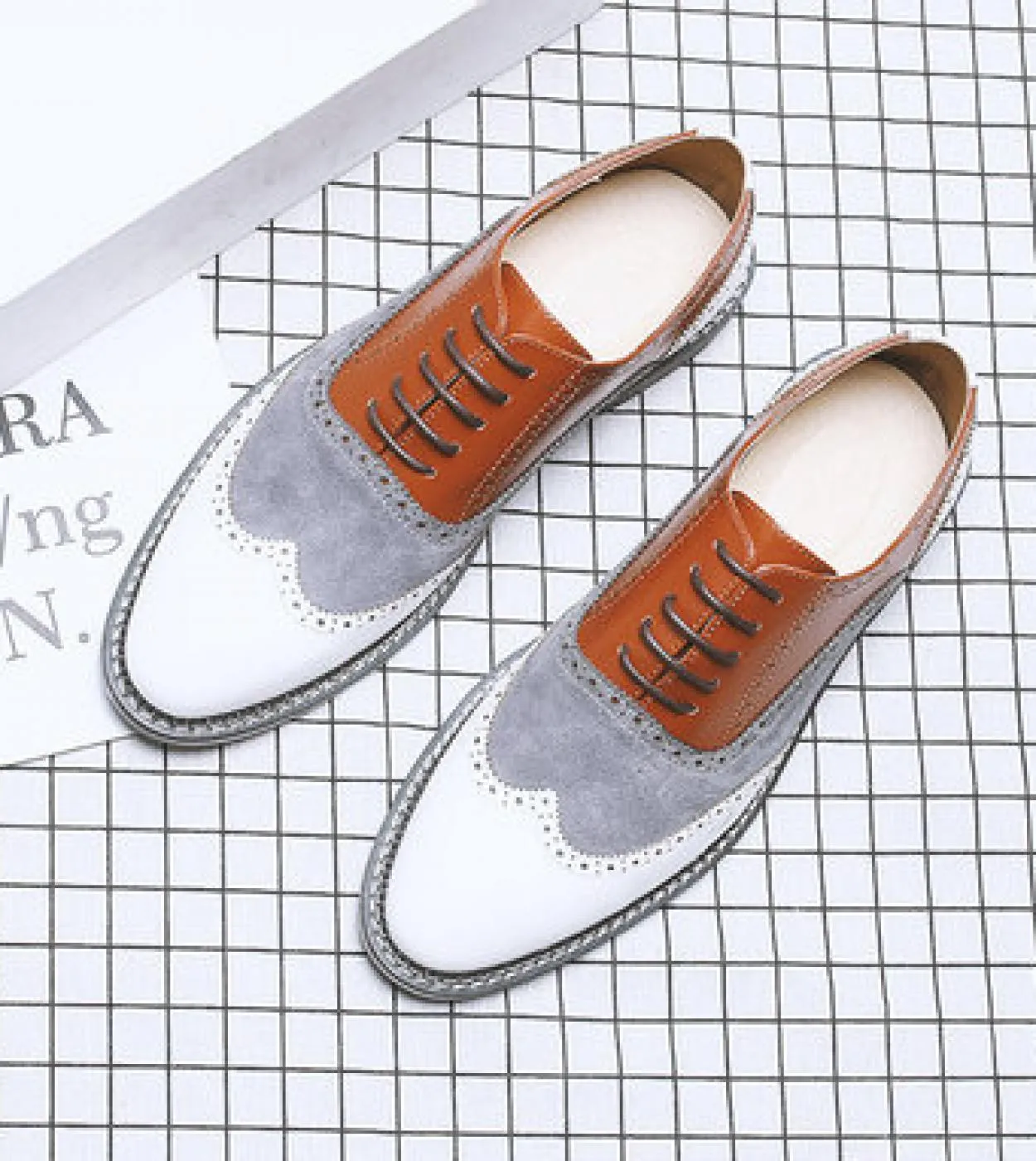 Grandi dimensioni New Fashion Men Brogue Business Scarpe eleganti da uomo Scarpe da sposa in pelle scamosciata Oxfords Scarpe a