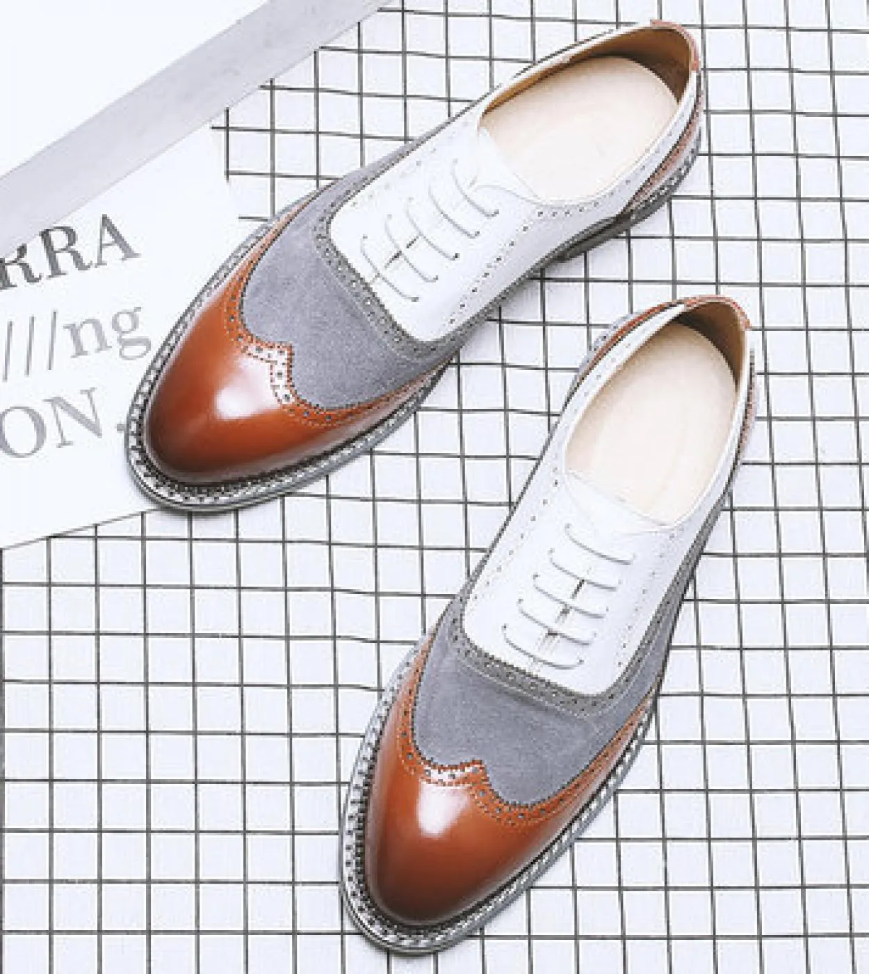 Grandi dimensioni New Fashion Men Brogue Business Scarpe eleganti da uomo Scarpe da sposa in pelle scamosciata Oxfords Scarpe a