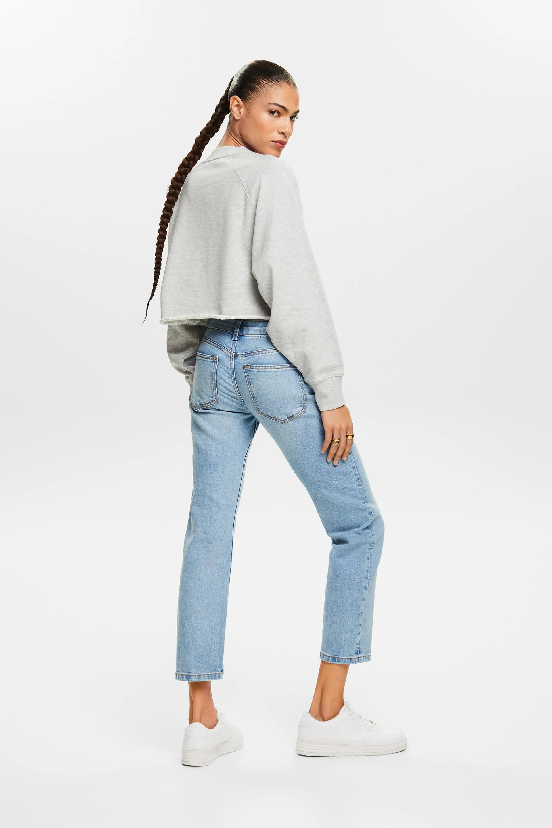 Jeans diritto alla caviglia con vita media