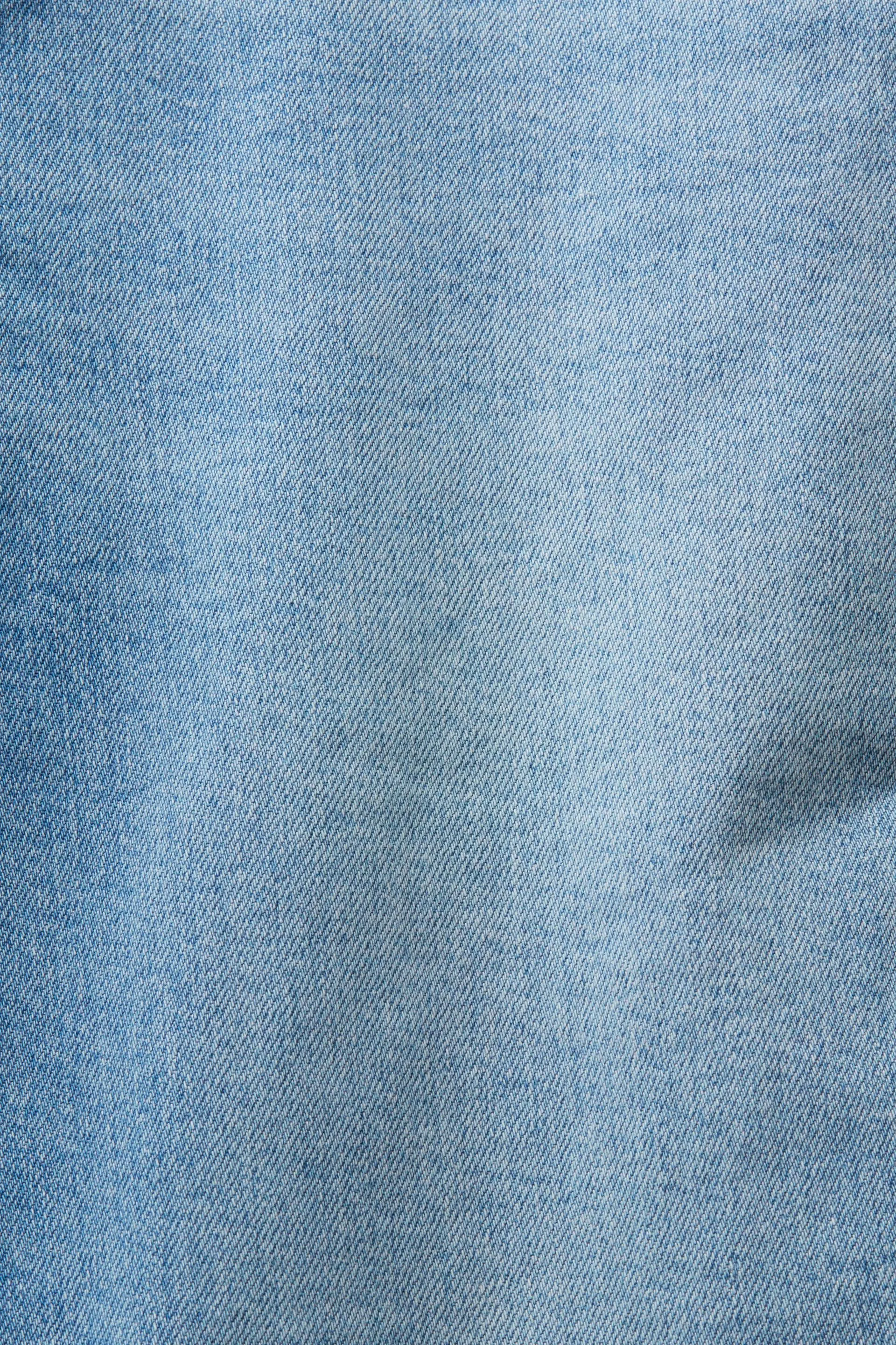 Jeans diritto alla caviglia con vita media