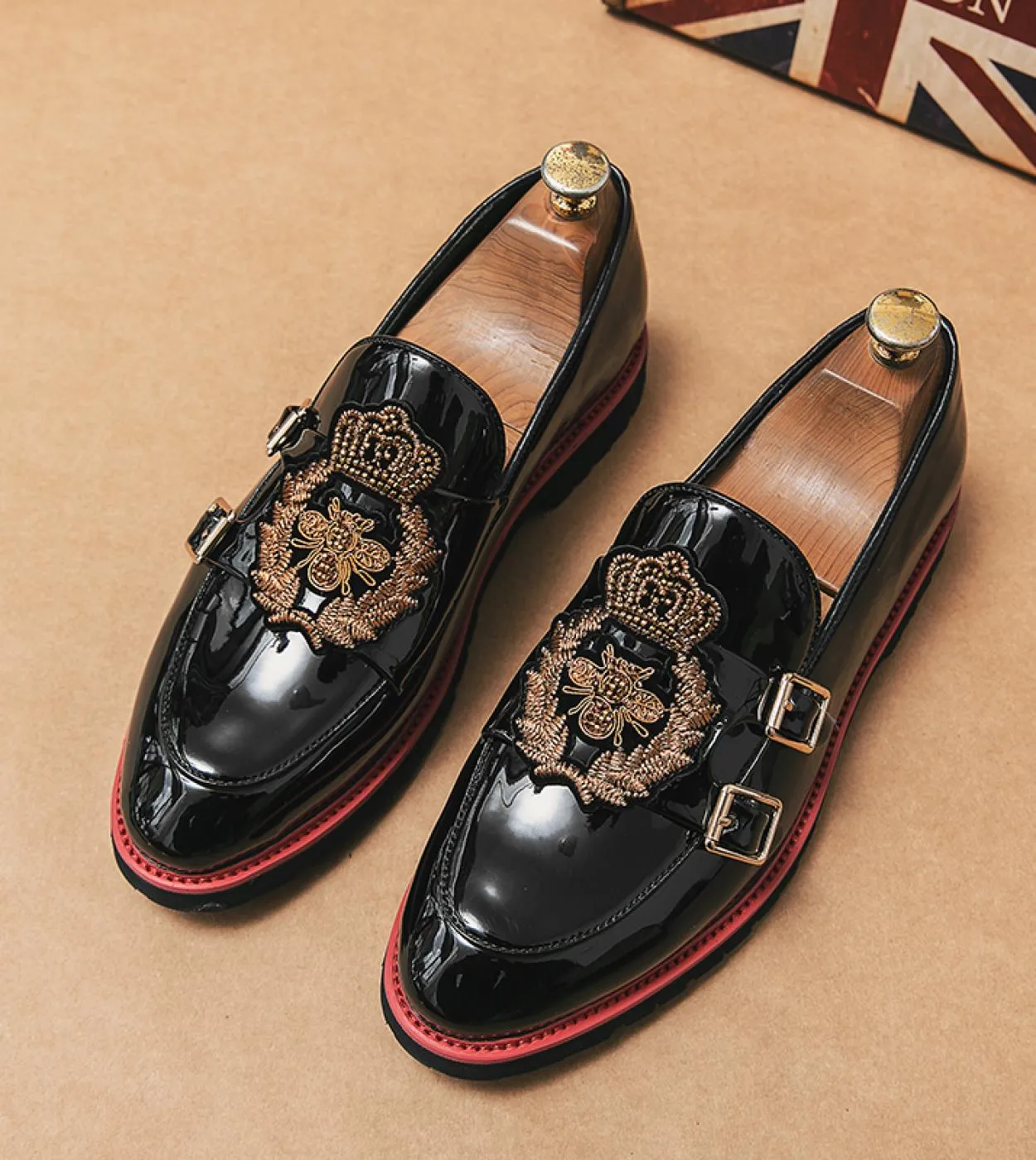 Leather Designer Brand Luxury Men Casual Office Bussiness Stylist Mocassini neri Mocassini da uomo Abito da sposa italiano Mal