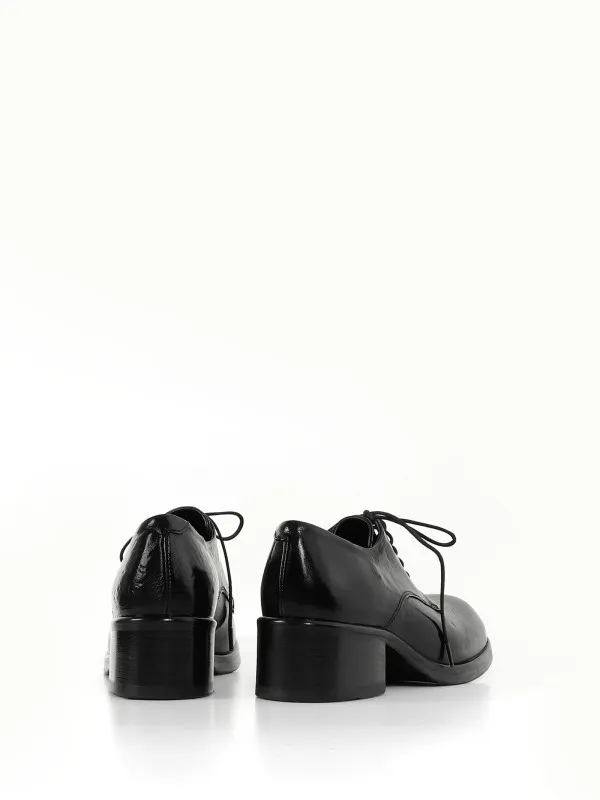 Low lace-up brogues