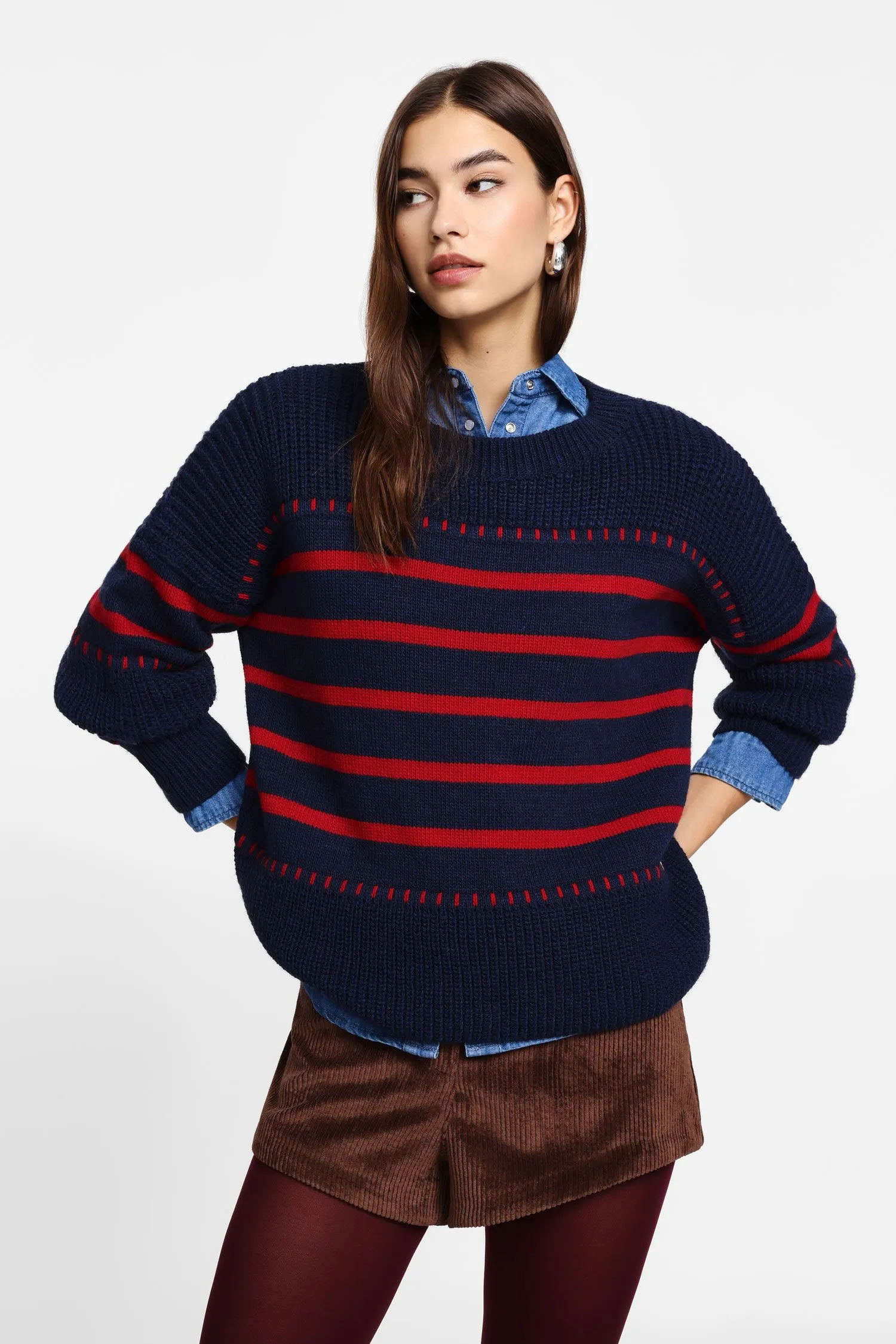  Maglione a righe con ricamo e maniche lunghe 