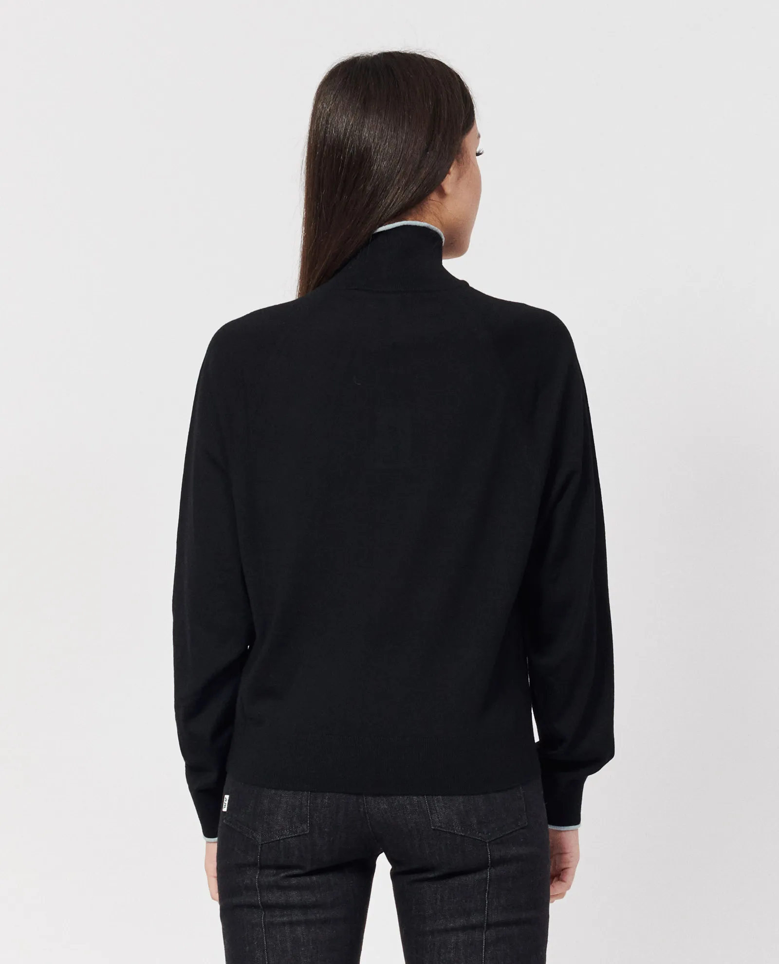 Maglione lupetto in lana vergine rasata
