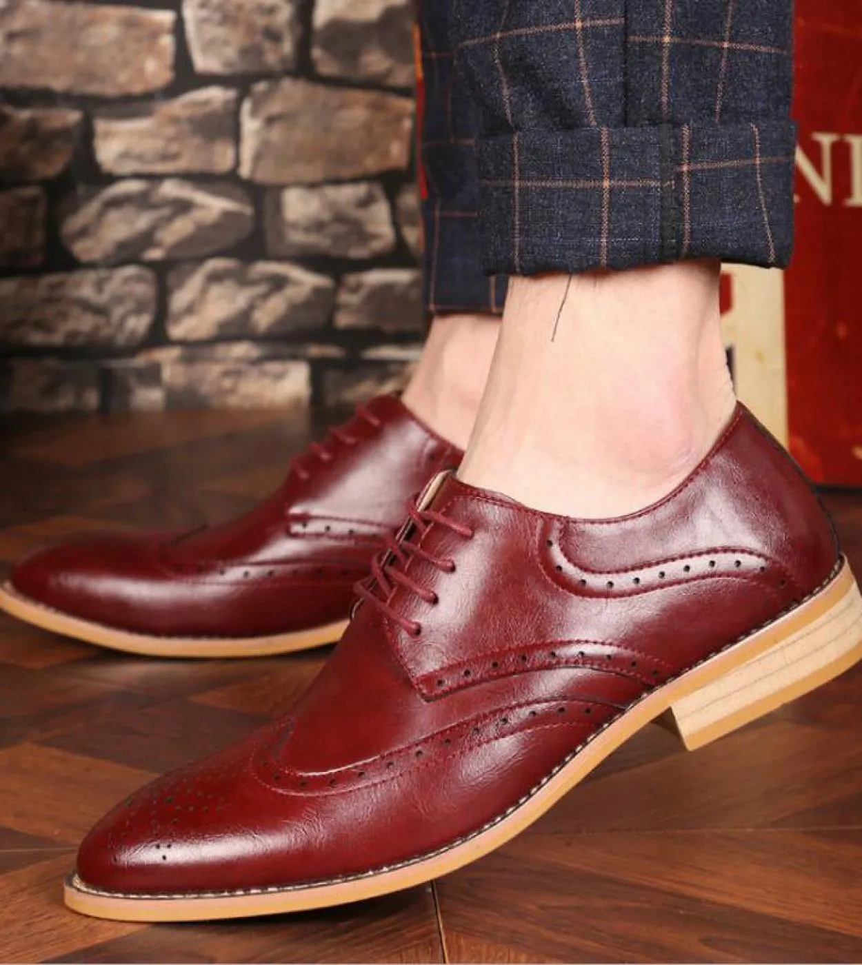 Marca Brogue Marrone Rosso Nero Scarpe eleganti da uomo daffari Scarpe a punta da uomo Scarpe da sposa Scarpe formali in pelle