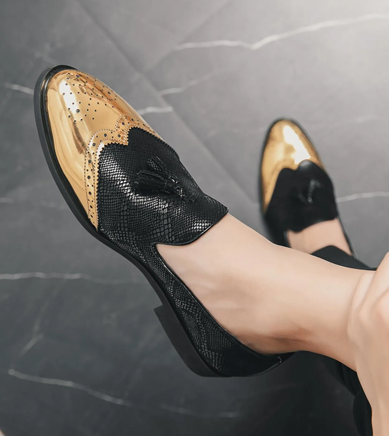 Mocassini Uomo Scarpe casual in pelle Slip on Fashion Mocassini italiani Scarpe eleganti di marca di lusso Moda uomo daffari