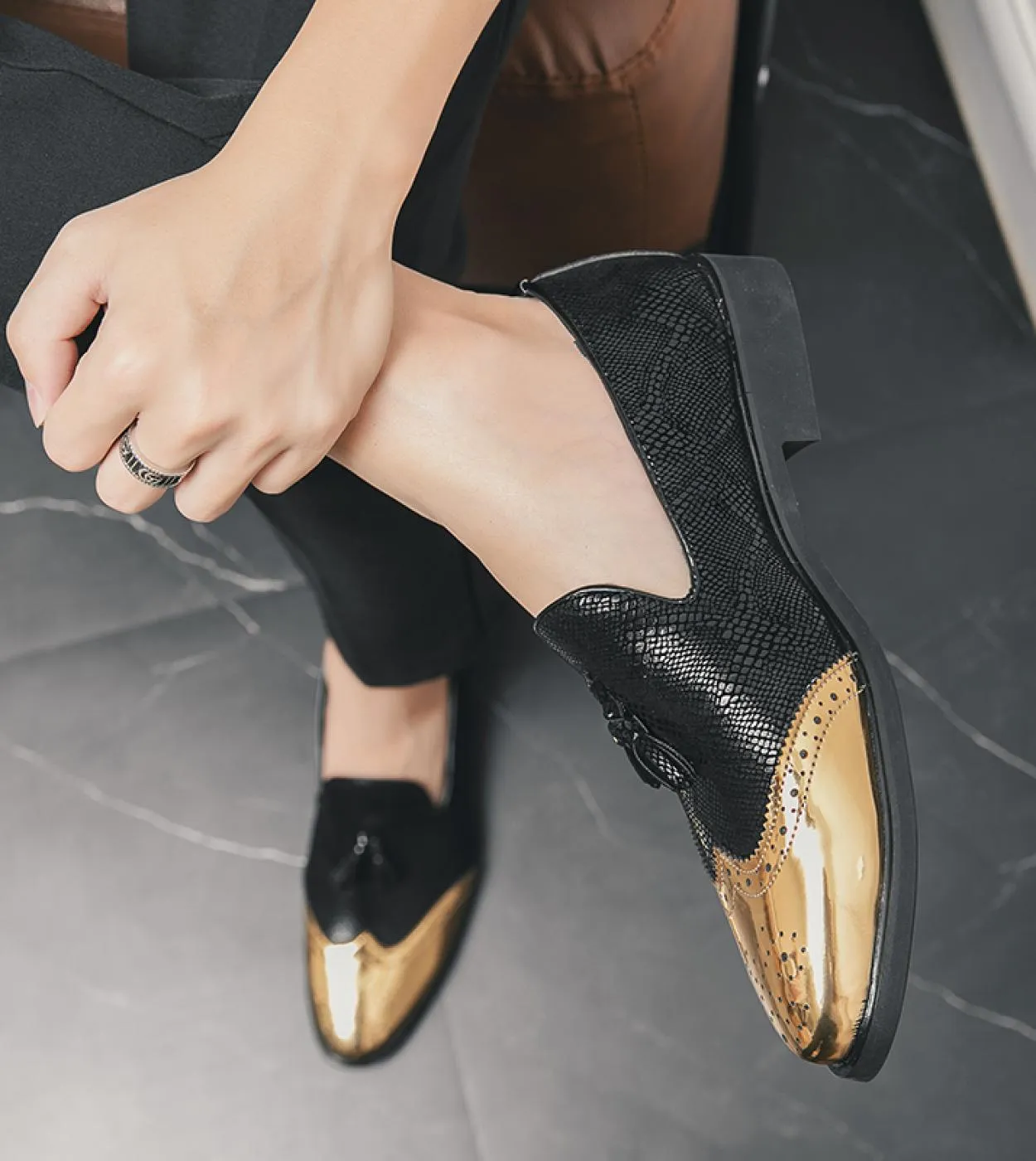 Mocassini Uomo Scarpe casual in pelle Slip on Fashion Mocassini italiani Scarpe eleganti di marca di lusso Moda uomo daffari
