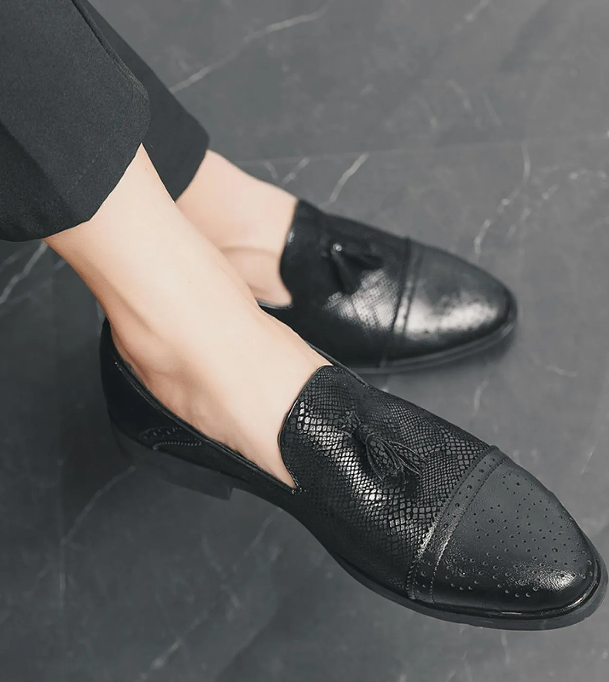 Mocassini Uomo Scarpe casual in pelle Slip on Fashion Mocassini italiani Scarpe eleganti di marca di lusso Moda uomo daffari