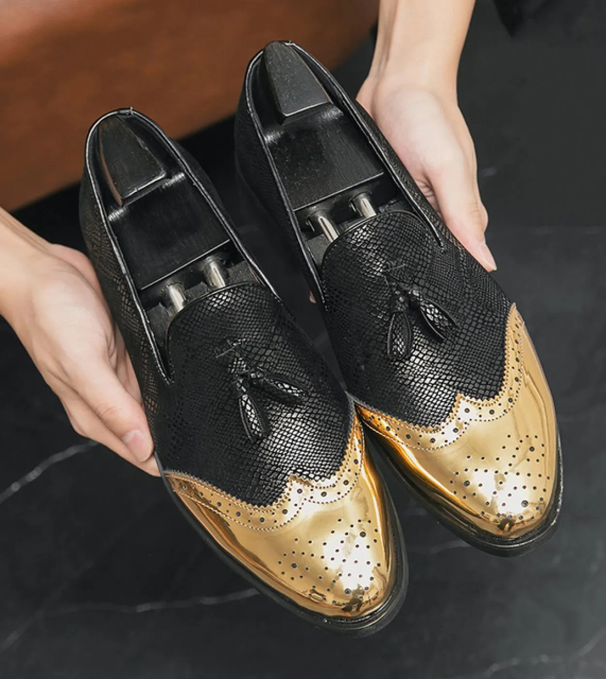 Mocassini Uomo Scarpe casual in pelle Slip on Fashion Mocassini italiani Scarpe eleganti di marca di lusso Moda uomo daffari