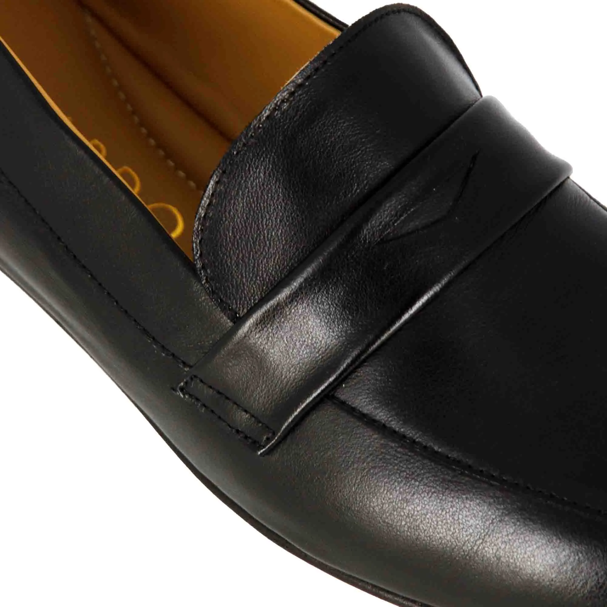Mocassino da donna classico in pelle colore nero fatti a mano