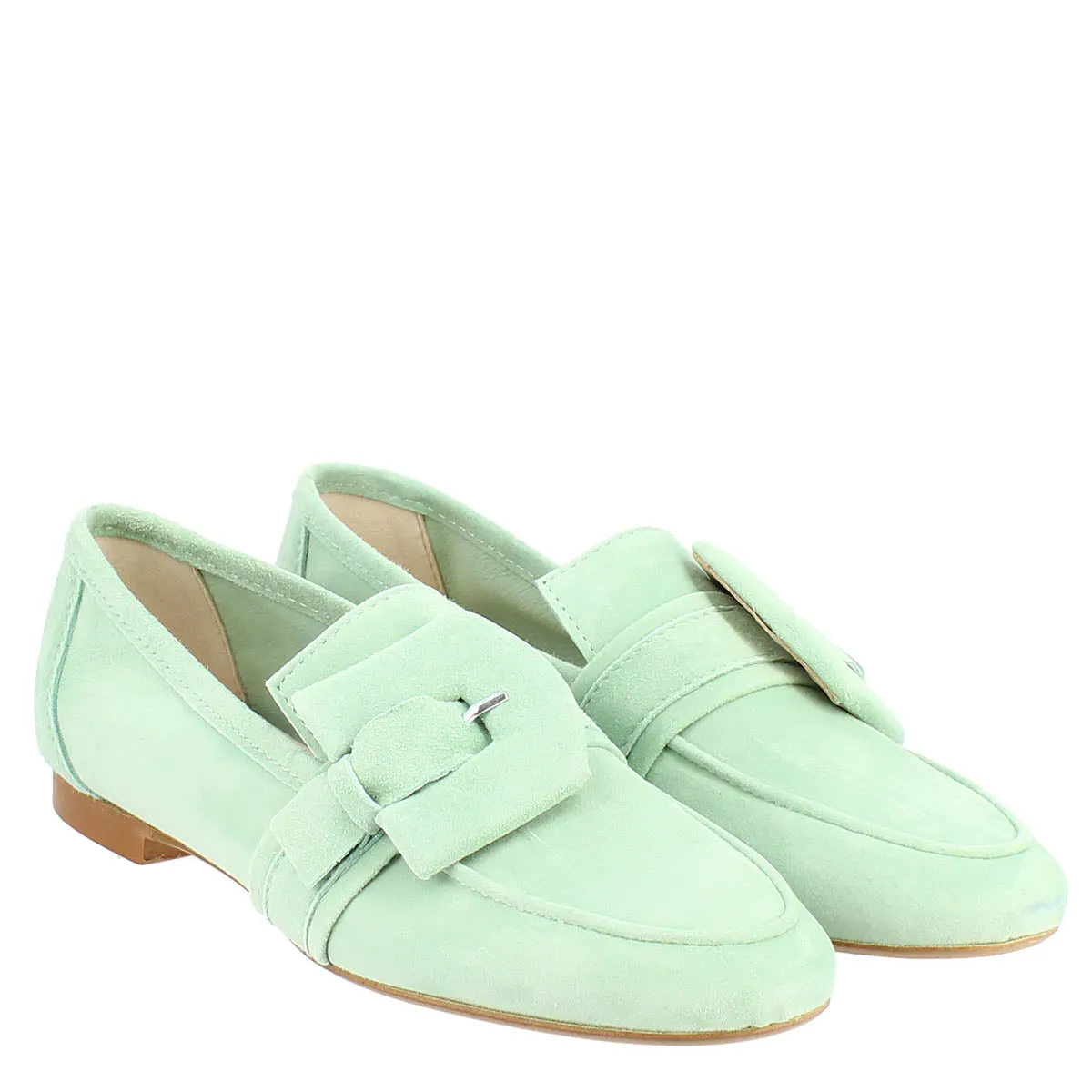 Mocassino da donna in camoscio color menta.