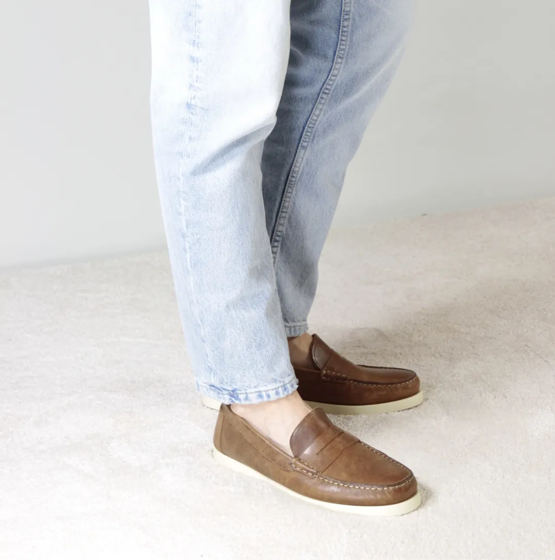 Mocassino da uomo casual da barca in pelle colore marrone