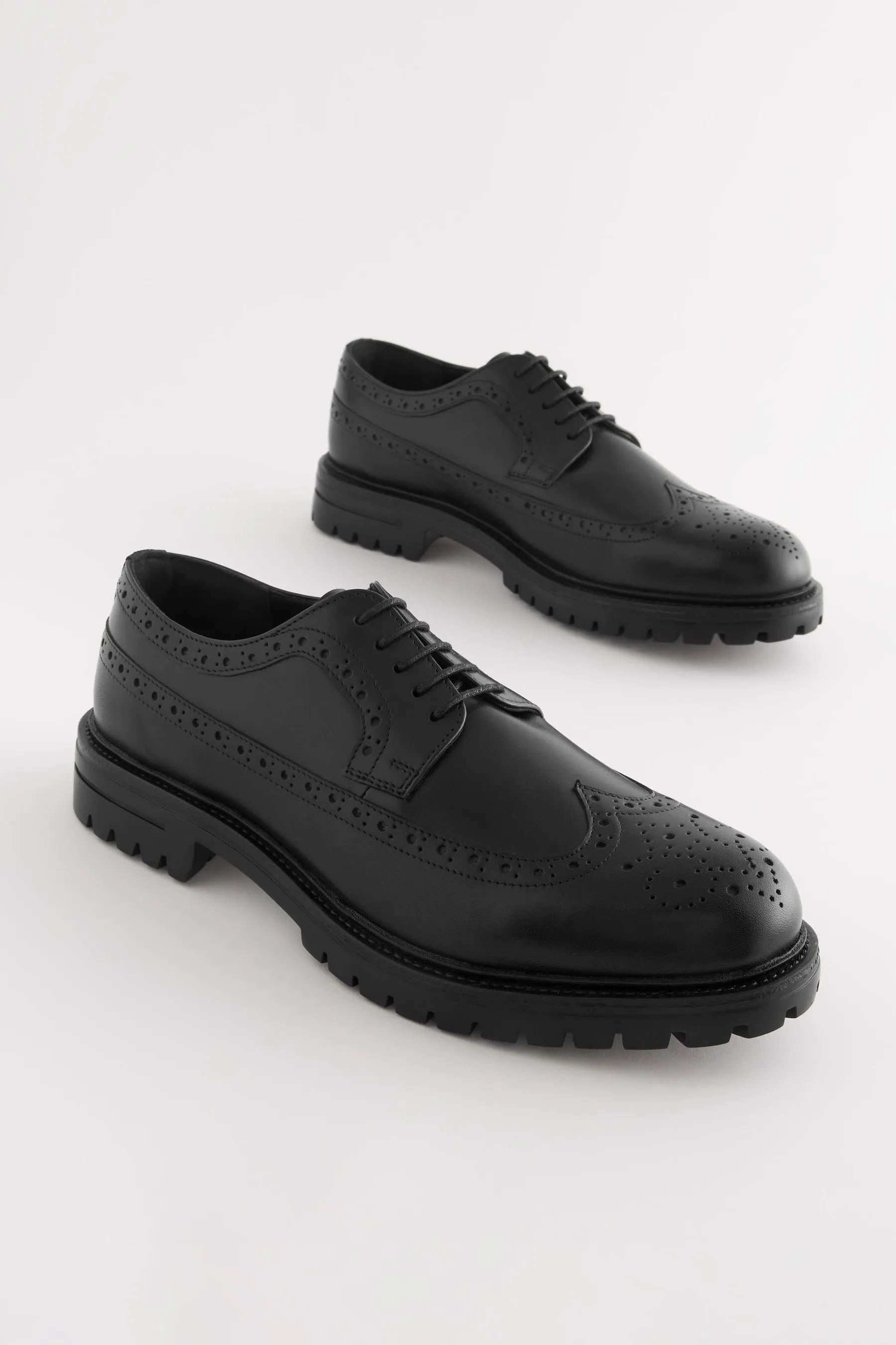 Nero  - Scarpe brogue in pelle con suola a carrarmato