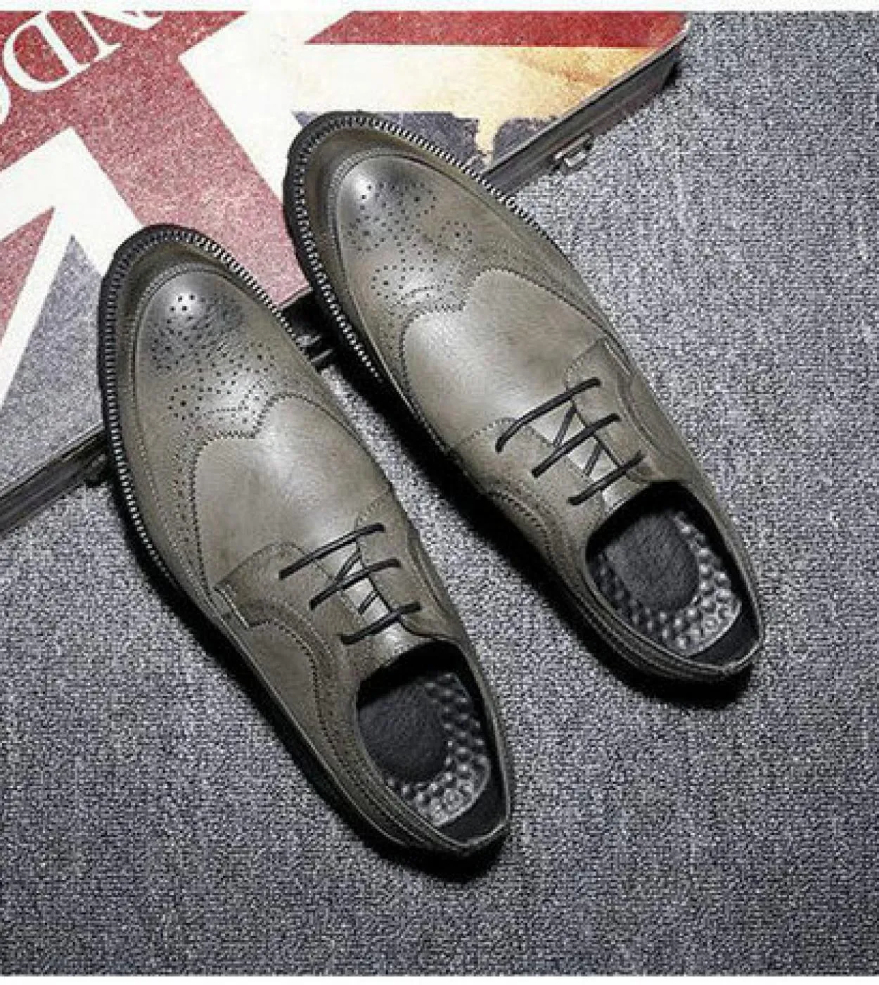 New Fashion Casual Stilista italiano Uomo Oxford formali piatte Scarpe da sposa Scarpe eleganti da uomo Scarpe brogue in pelle d