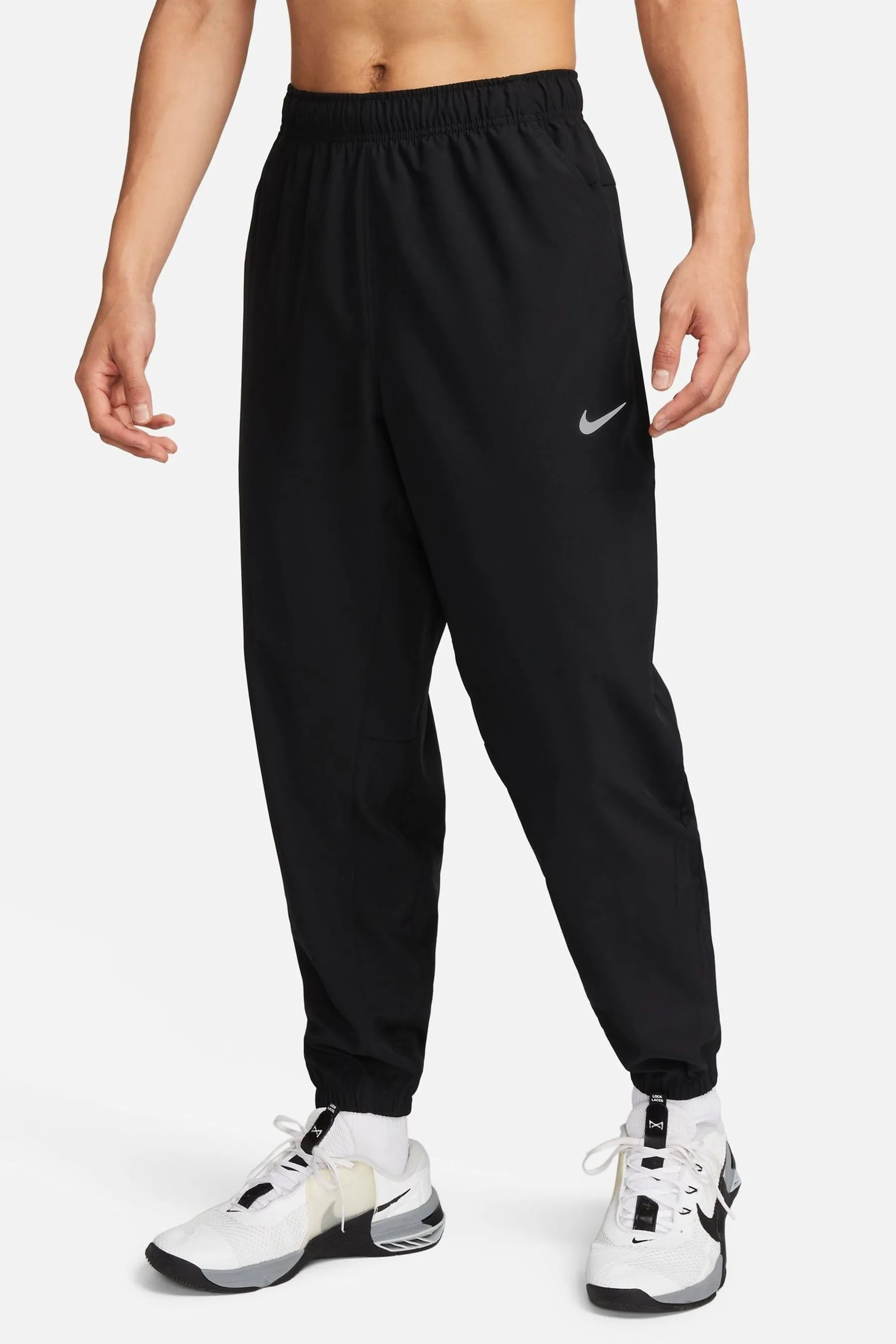 Nike - Pantaloni da jogging da allenamento Dri-FIT stretti in fondo