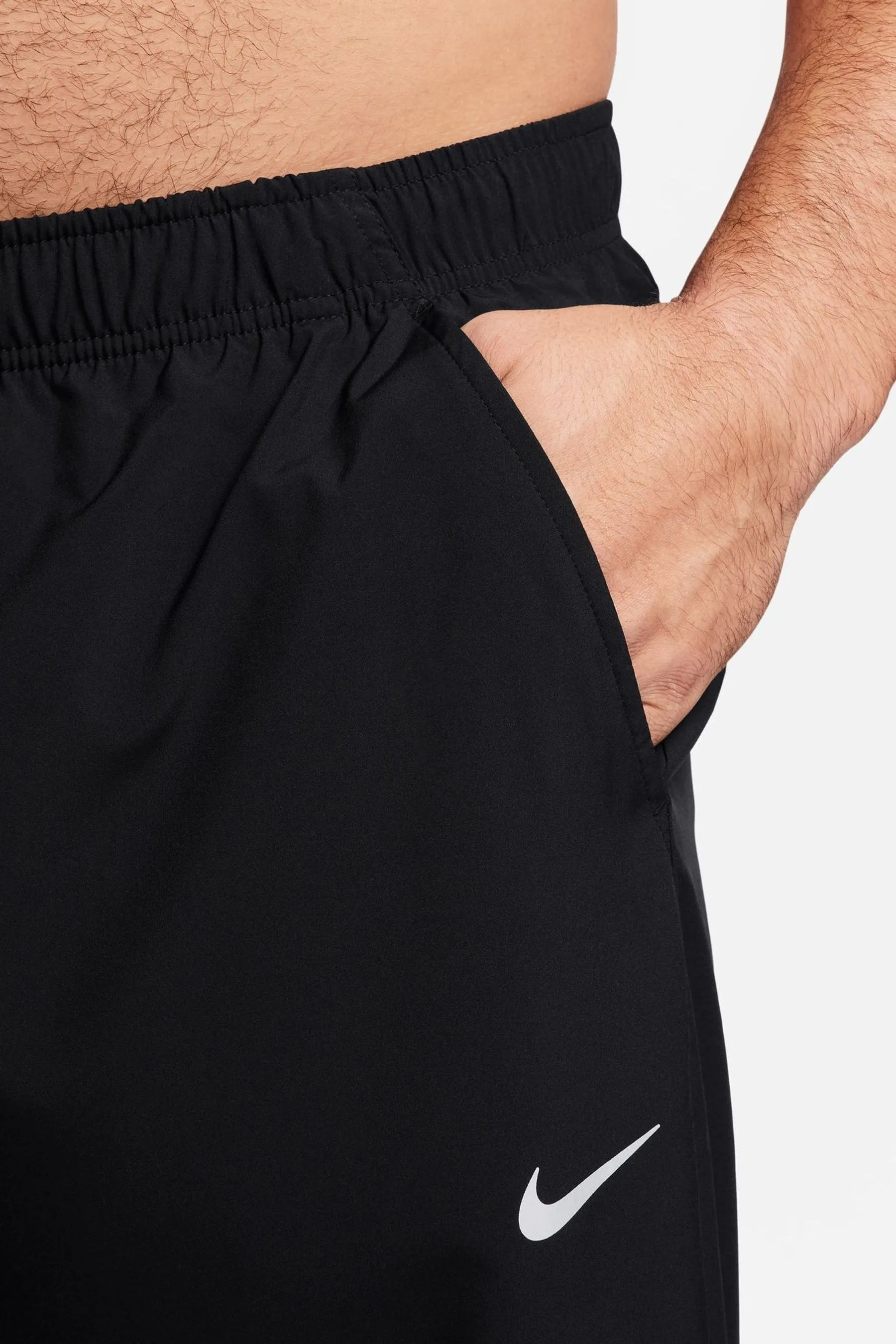Nike - Pantaloni da jogging da allenamento Dri-FIT stretti in fondo
