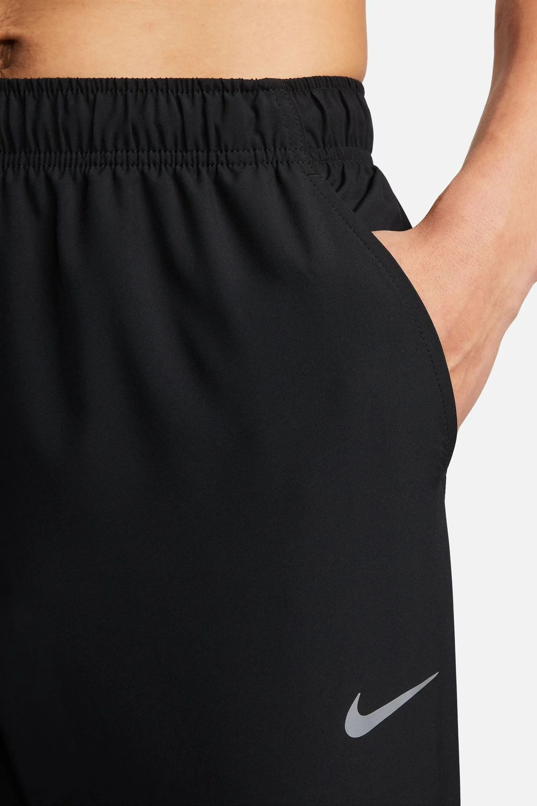 Nike - Pantaloni da jogging da allenamento Dri-FIT stretti in fondo