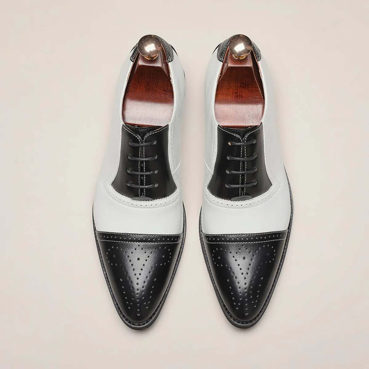 Nuove scarpe da sposa per uomo Scarpe brogue Laceup Primavera Autunno Business Men Scarpe formali Spedizione gratuita Taglia 384