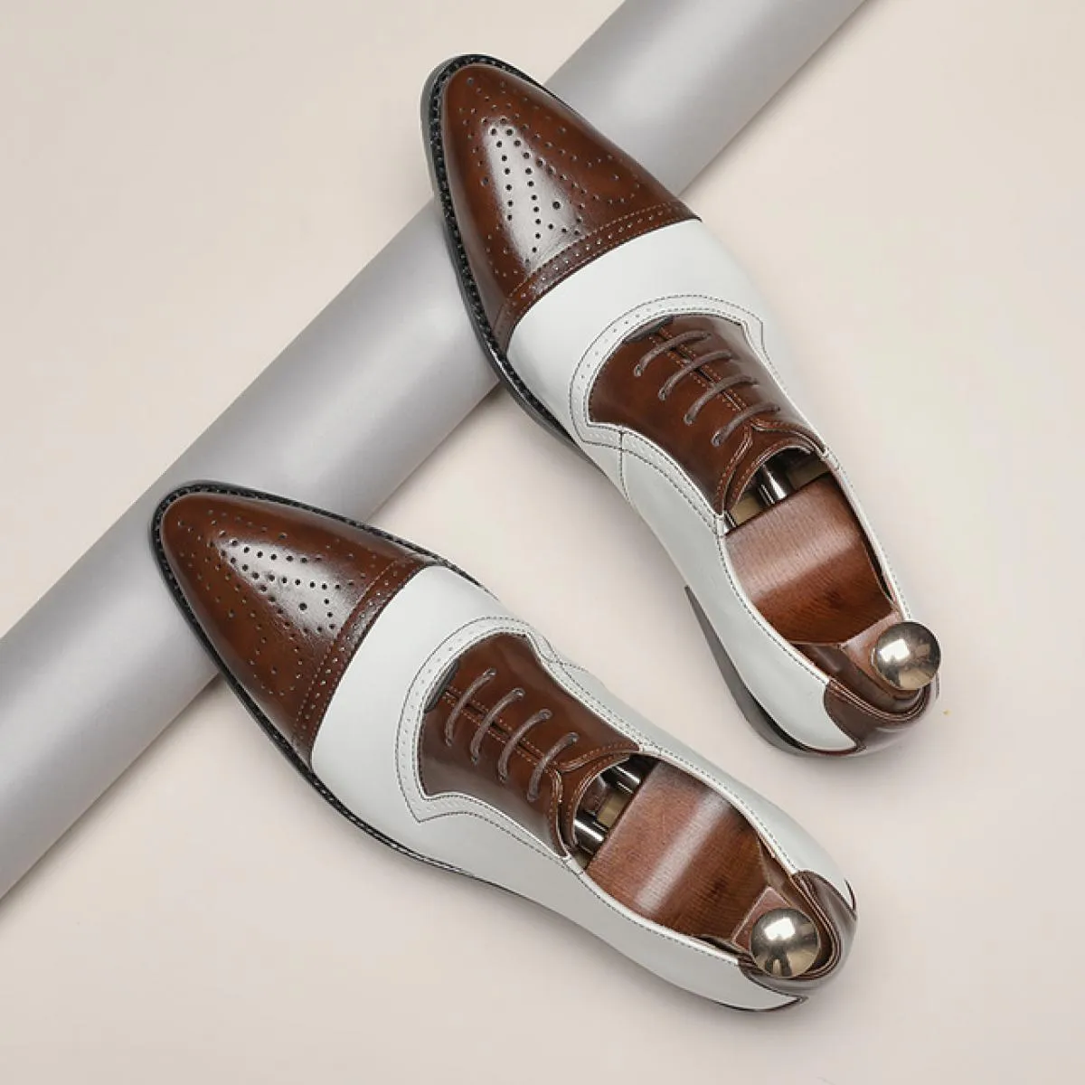 Nuove scarpe da sposa per uomo Scarpe brogue Laceup Primavera Autunno Business Men Scarpe formali Spedizione gratuita Taglia 384
