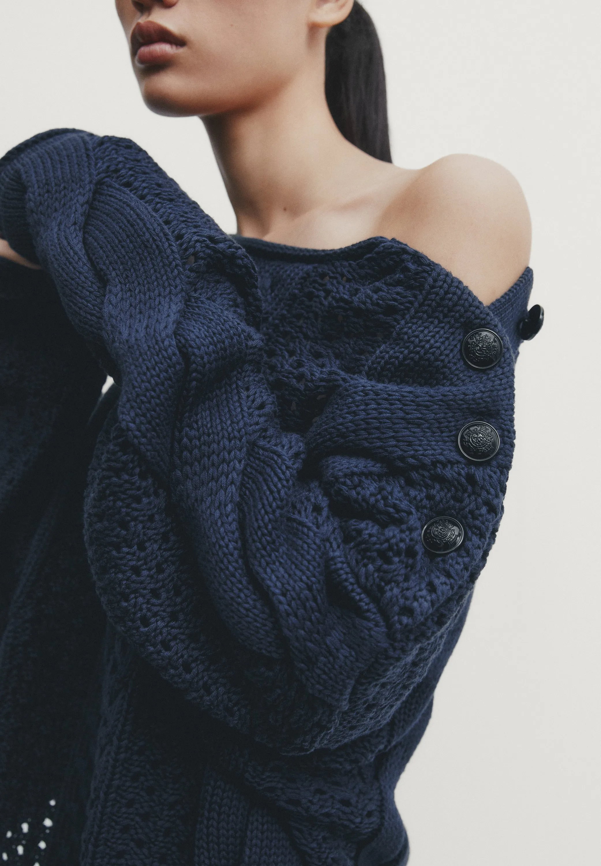OPEN-WITH BUTTON DETAIL - Maglione