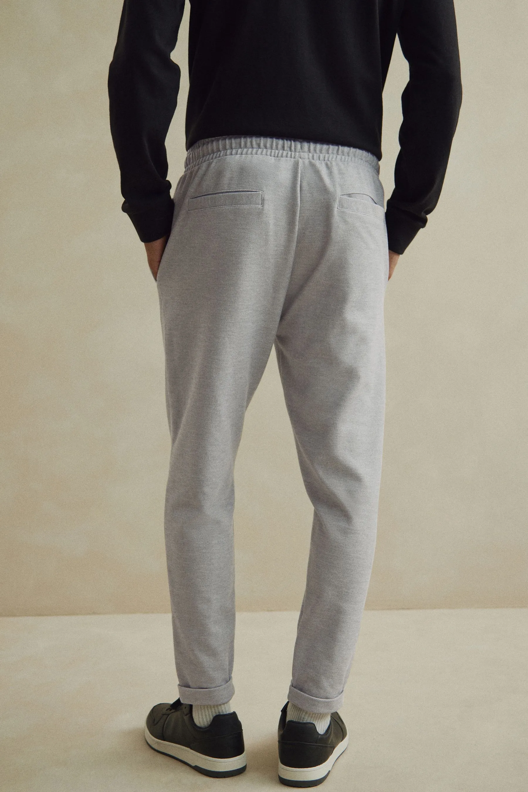 Pantaloni da jogging elegante stretti in fondo